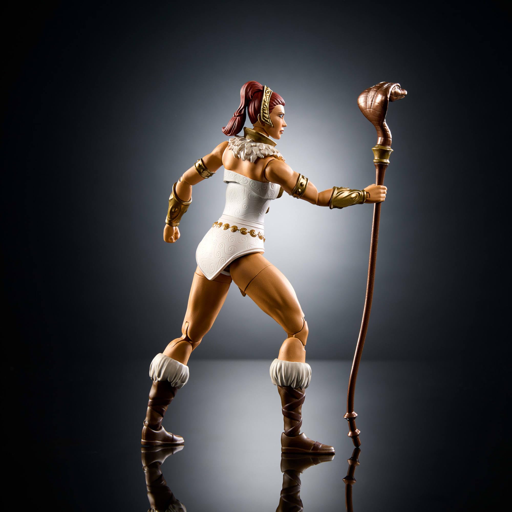 ​Masters of the Universe Masterverse - Teela New Eternia, action figure con 30 articolazioni, cappuccio cobra rimovibile e accessori per le armi inclusi, giocattolo per bambini, 6+ anni, JBP84