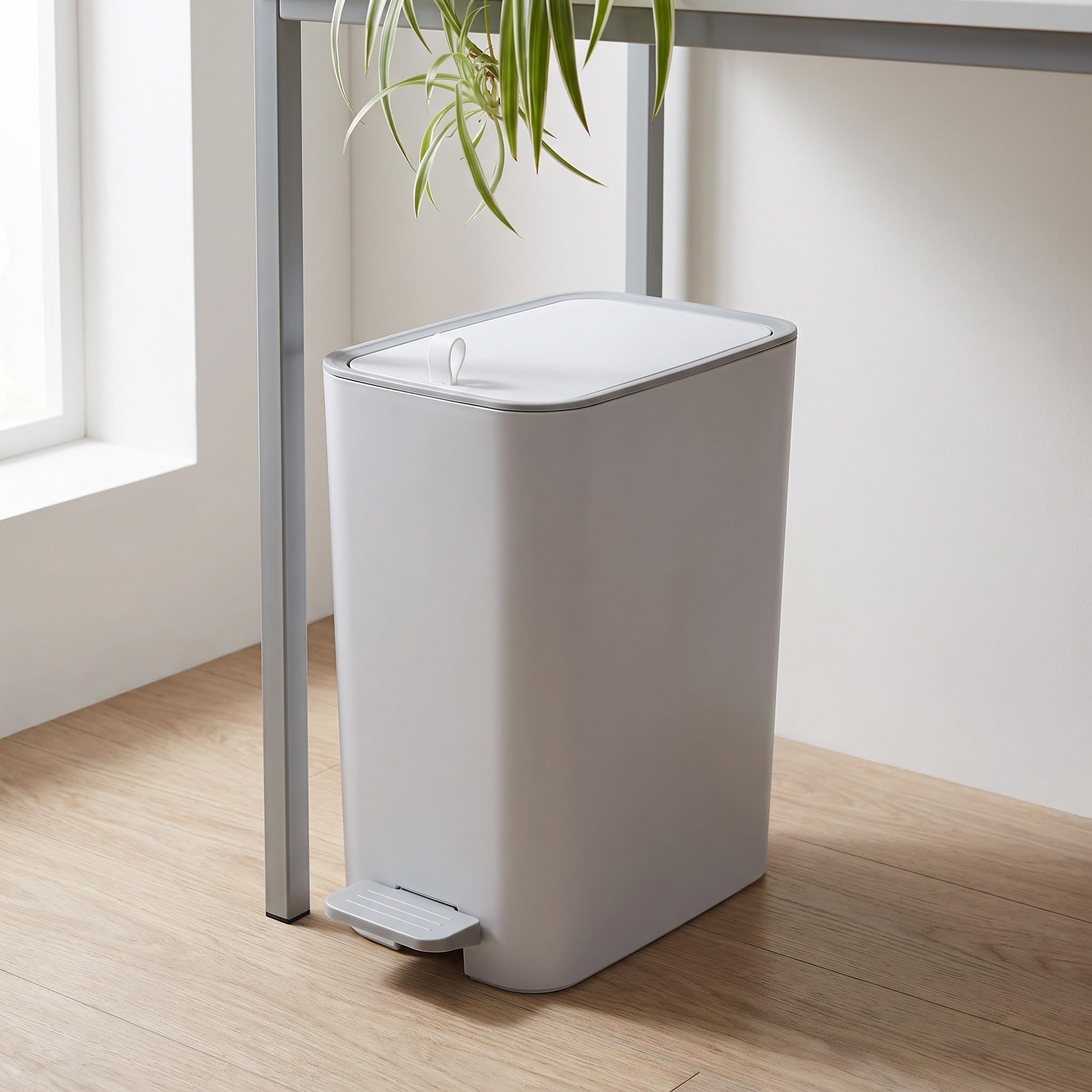 Toddmomy Cubo de basura pequeño con tapa, 2,1 galones, delgado, para baño.