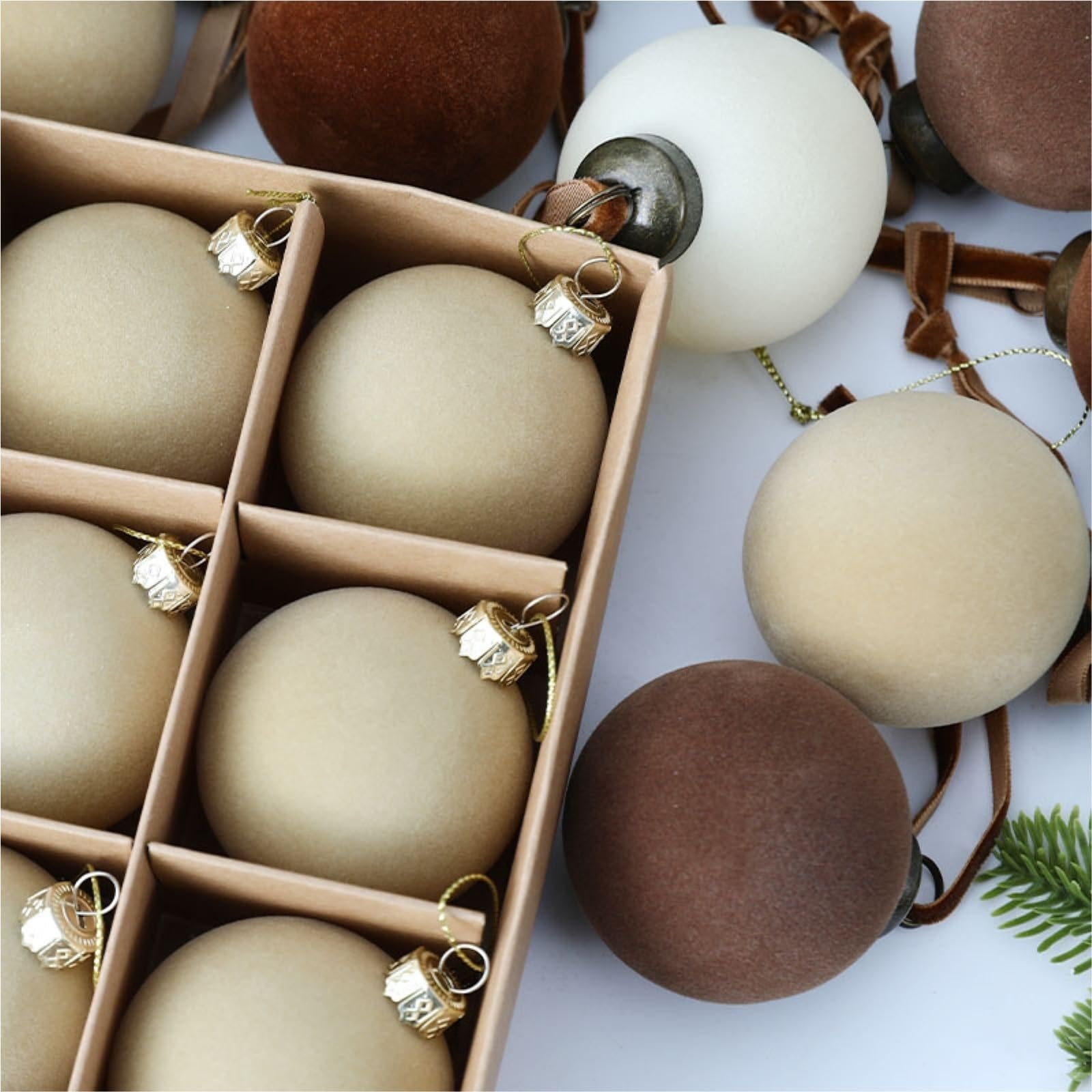 Christbaumkugeln Hängedeko Set Mit Beflockten Weihnachtsbaumkugeln (15 Kugeln, 8 cm Durchmesser) Weihnachten Dekoration(White)