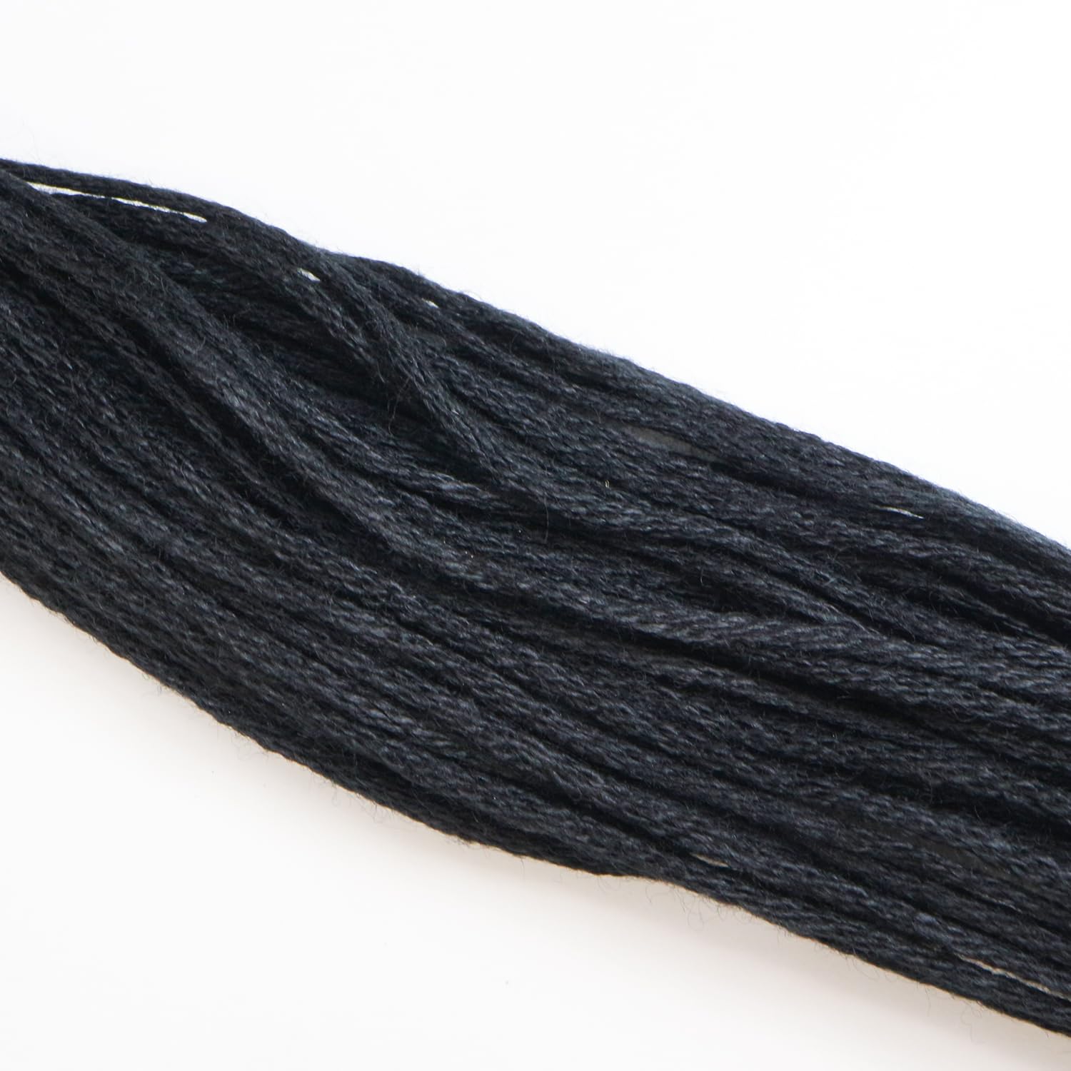 Amazon.co.jp: 刺しゅう糸 25番 【ブラック】 黒 長さ8m 手芸 刺しゅう