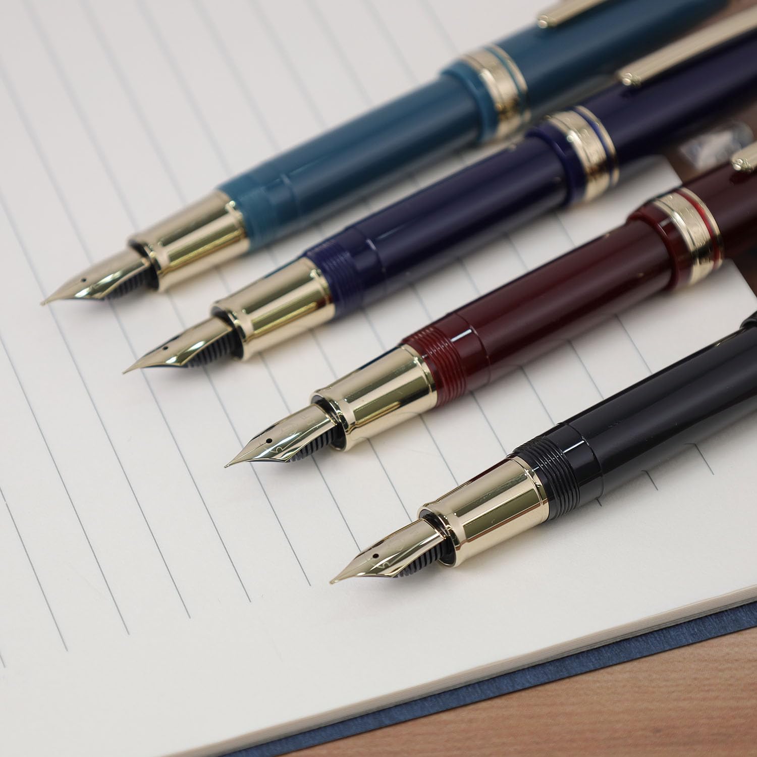 Sailor 11-0825-260 Füllfederhalter Profit Casual L Stable Gold Trim Clear Green, Feder (F), in Japan hergestellter Schreibstift