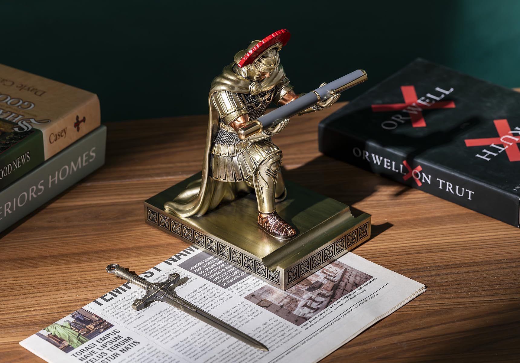 Centurion Cloak Warrior Knight Stifthalter, Handy-Ständer, Schreibtisch-Organizer und Zubehör als Geschenk für Büro und Zuhause (Bronze)