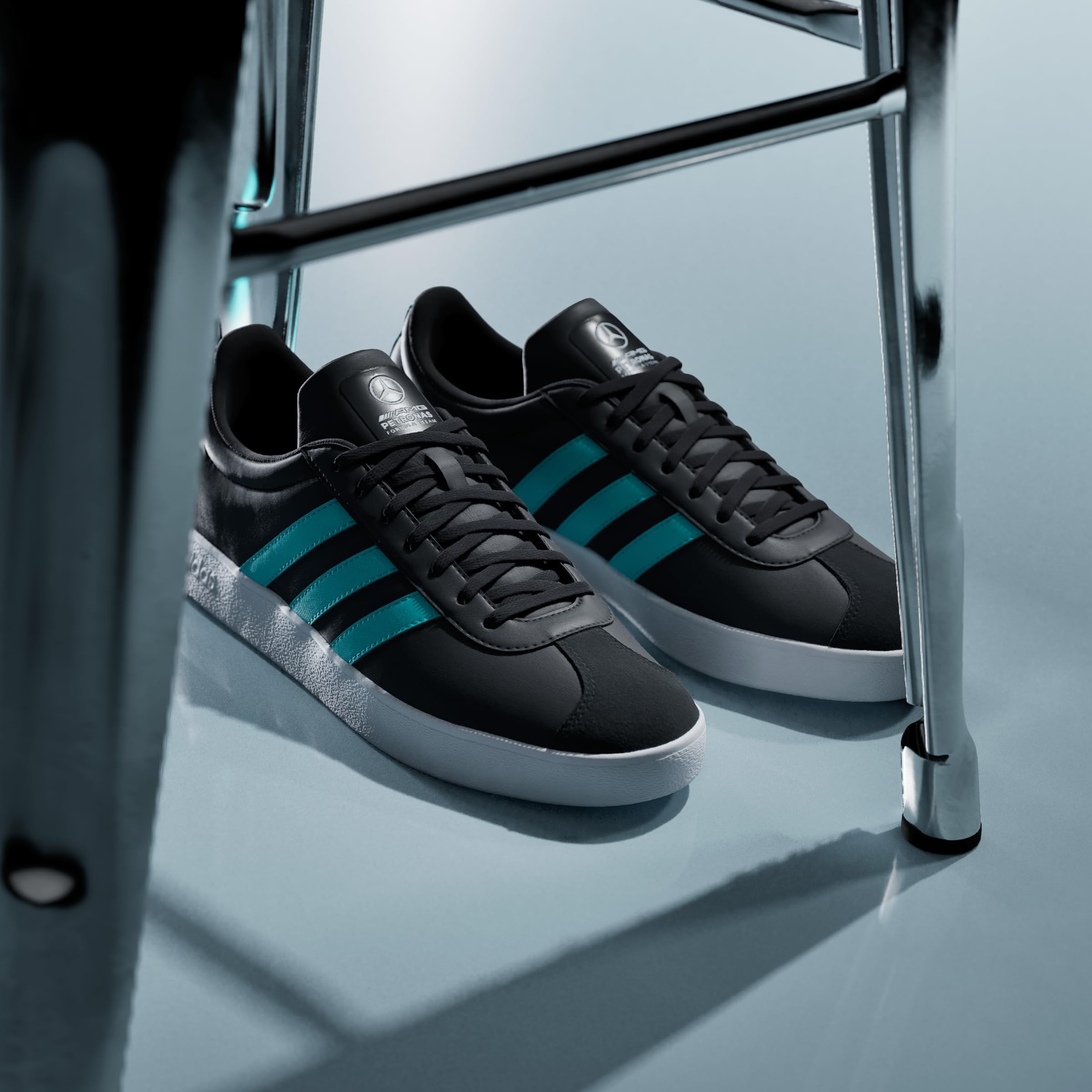 adidas Mixte Mercedes - AMG Petronas Formula One Team VL Court Chaussures