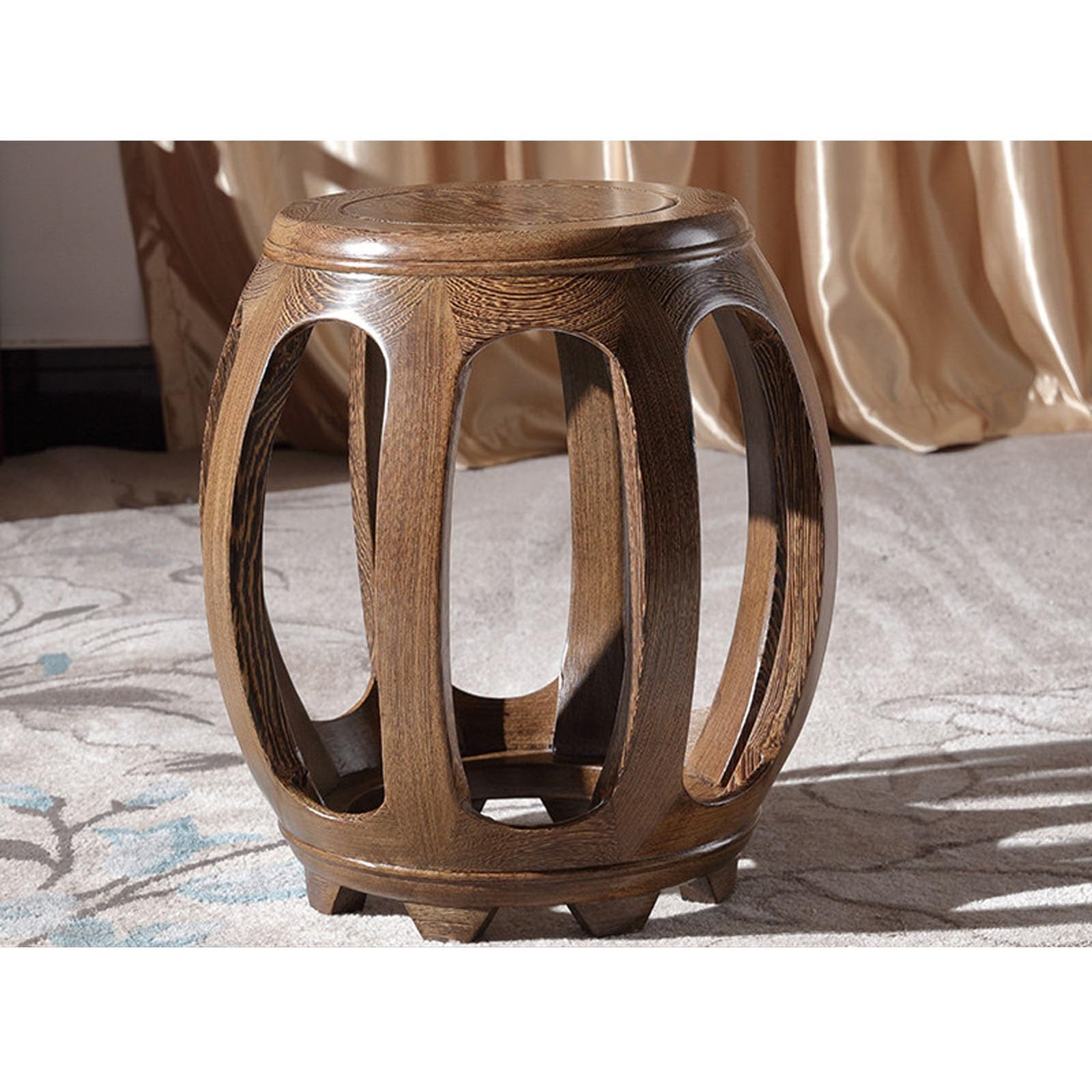 Tabouret rond avec coquillages pour résoudre le manque de sièges