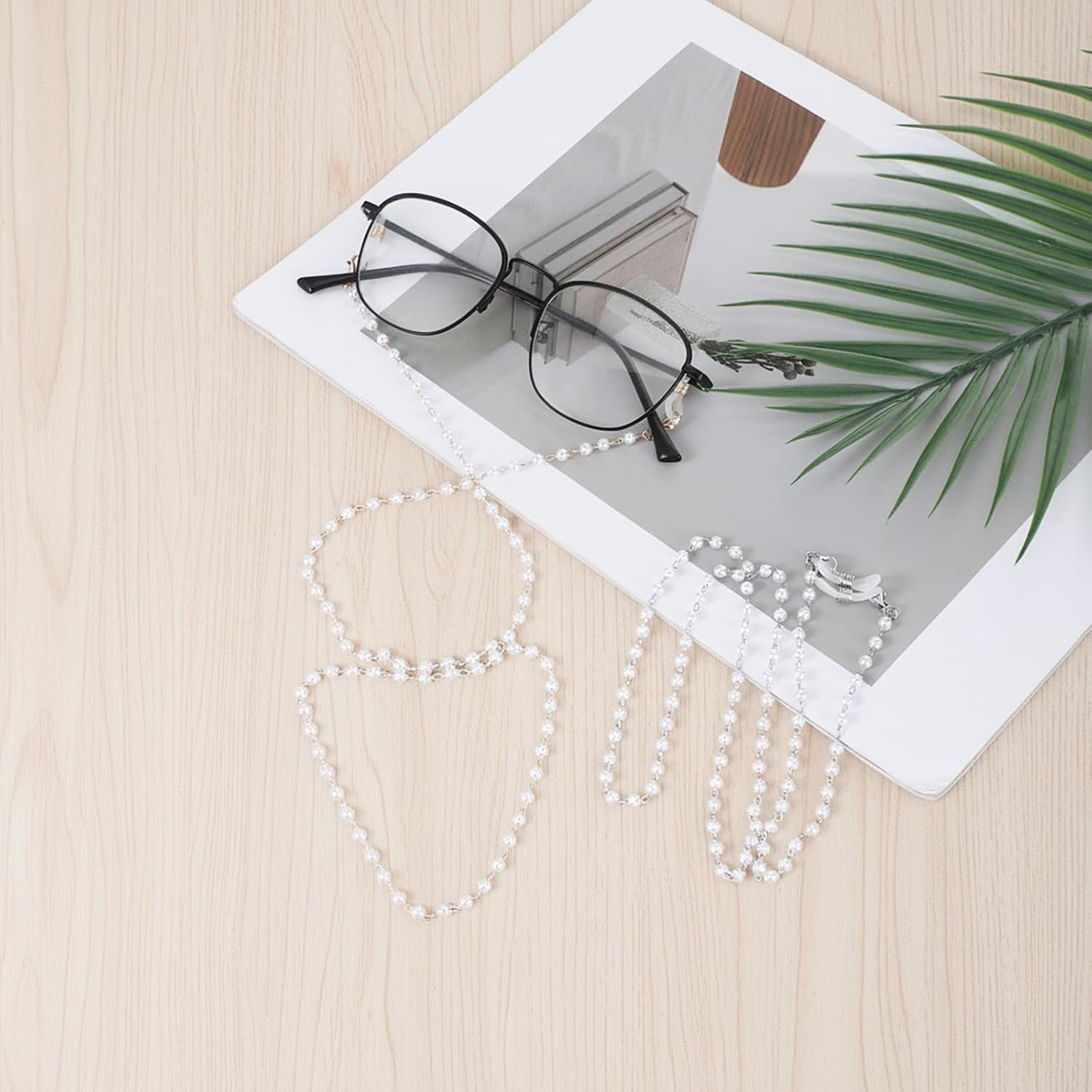 2pcs Pearl Glasses Chain, Eyeglasses Chain Beaded Sunglasses Chains Pearl Eyewear Chain Holder Necklace Around Neck Eyeglass Chain-Cord for Women (No Glass Included)