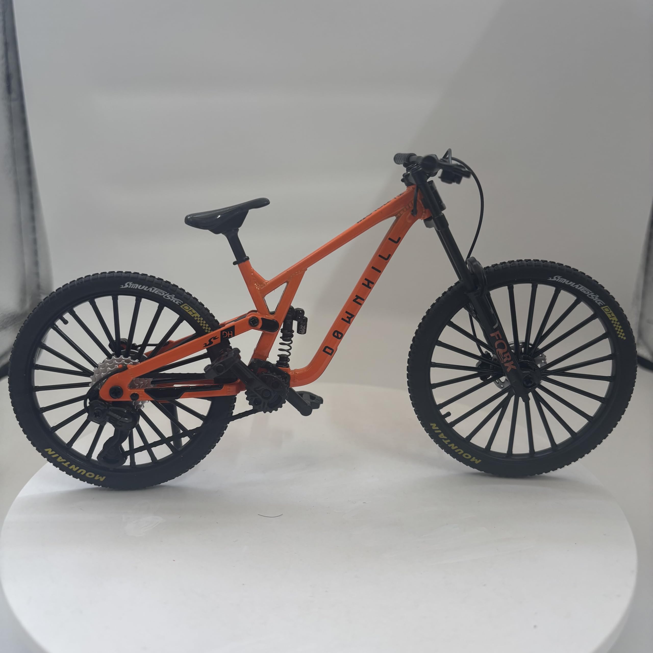 1: 6 ratio die cast alloy mini BMX mountain bike finger bike model toy desktop decoration craft suitable for bike enthusiasts, bike racers, children, boys and girls (orange)