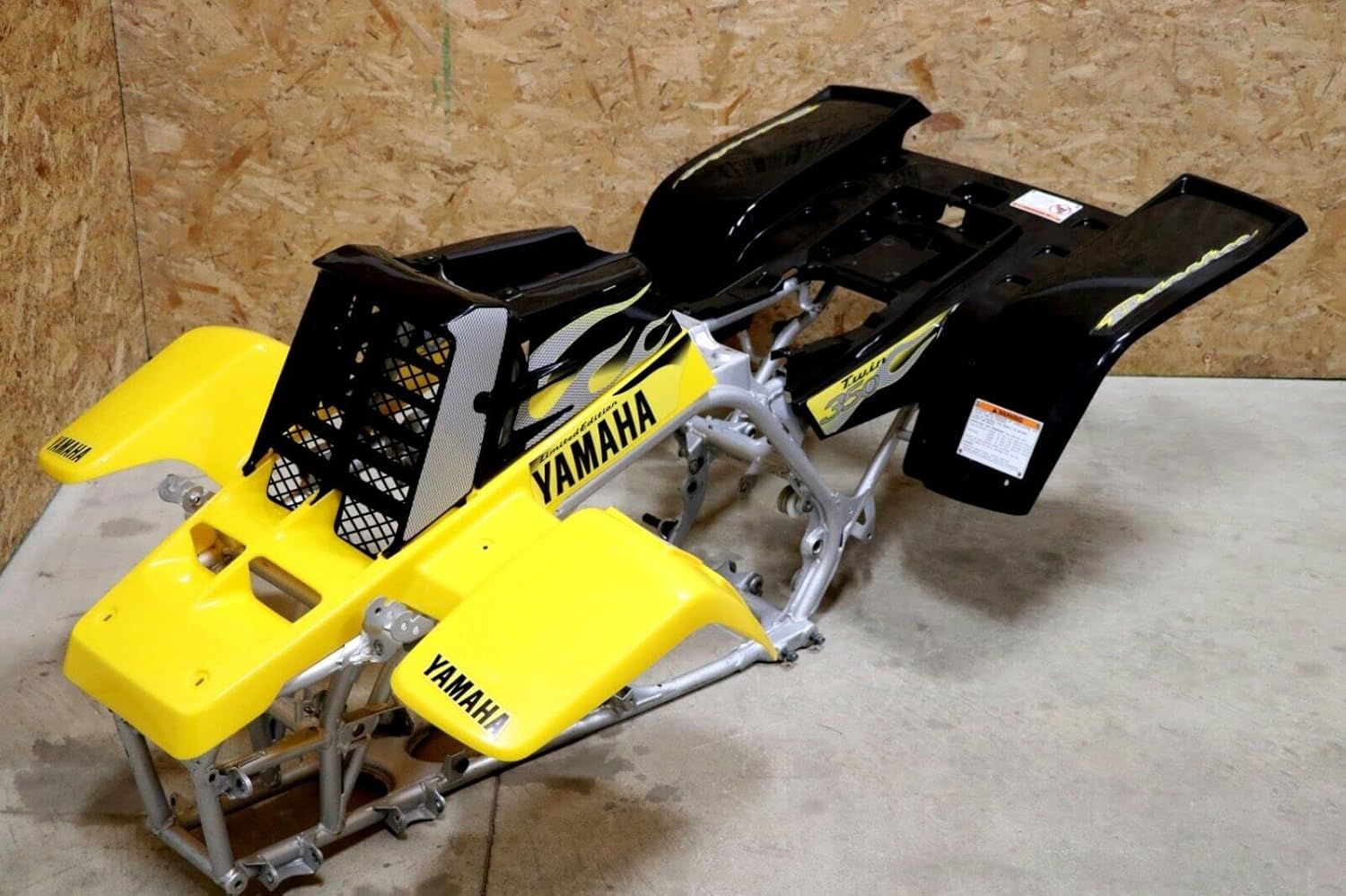 fits Yamaha Banshee fenders + gas tank plastic + grill + graphics BLACK & YELLOW 2003