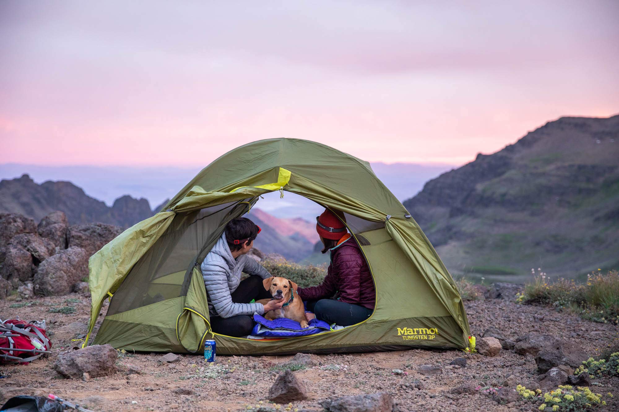 RUFFWEAR Highlands Śpiwór dla psa, duże legowisko dla psa, na kemping i wycieczki z plecakiem