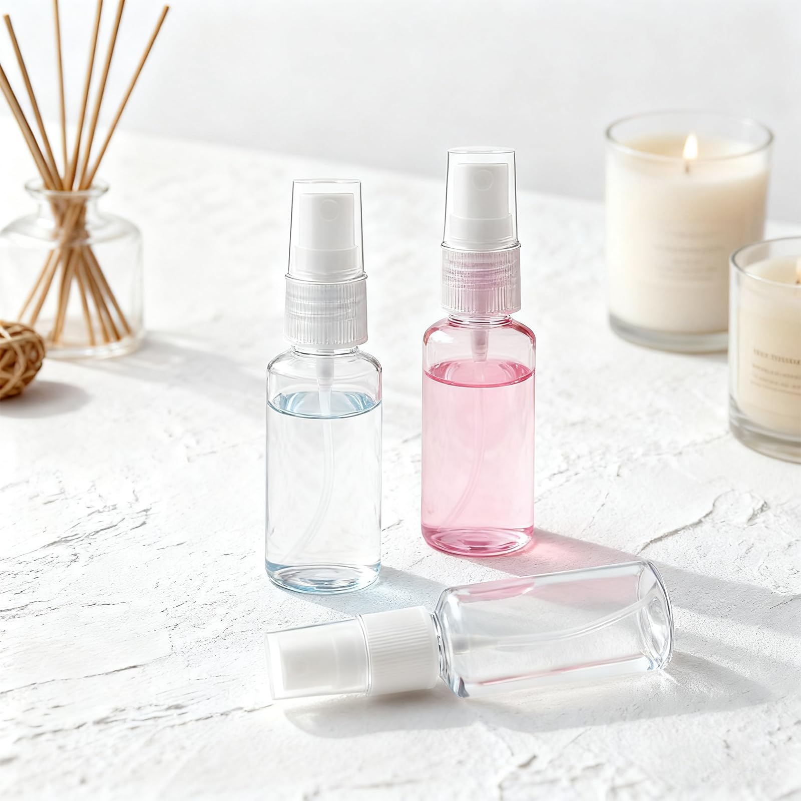 Mini butelki z rozpylaczem, 29 ml, małe plastikowe butelki z rozpylaczem, przezroczysty alkohol z małymi lejkami, puste plastikowe butelki, butelka podróżna na olejki eteryczne, perfumy