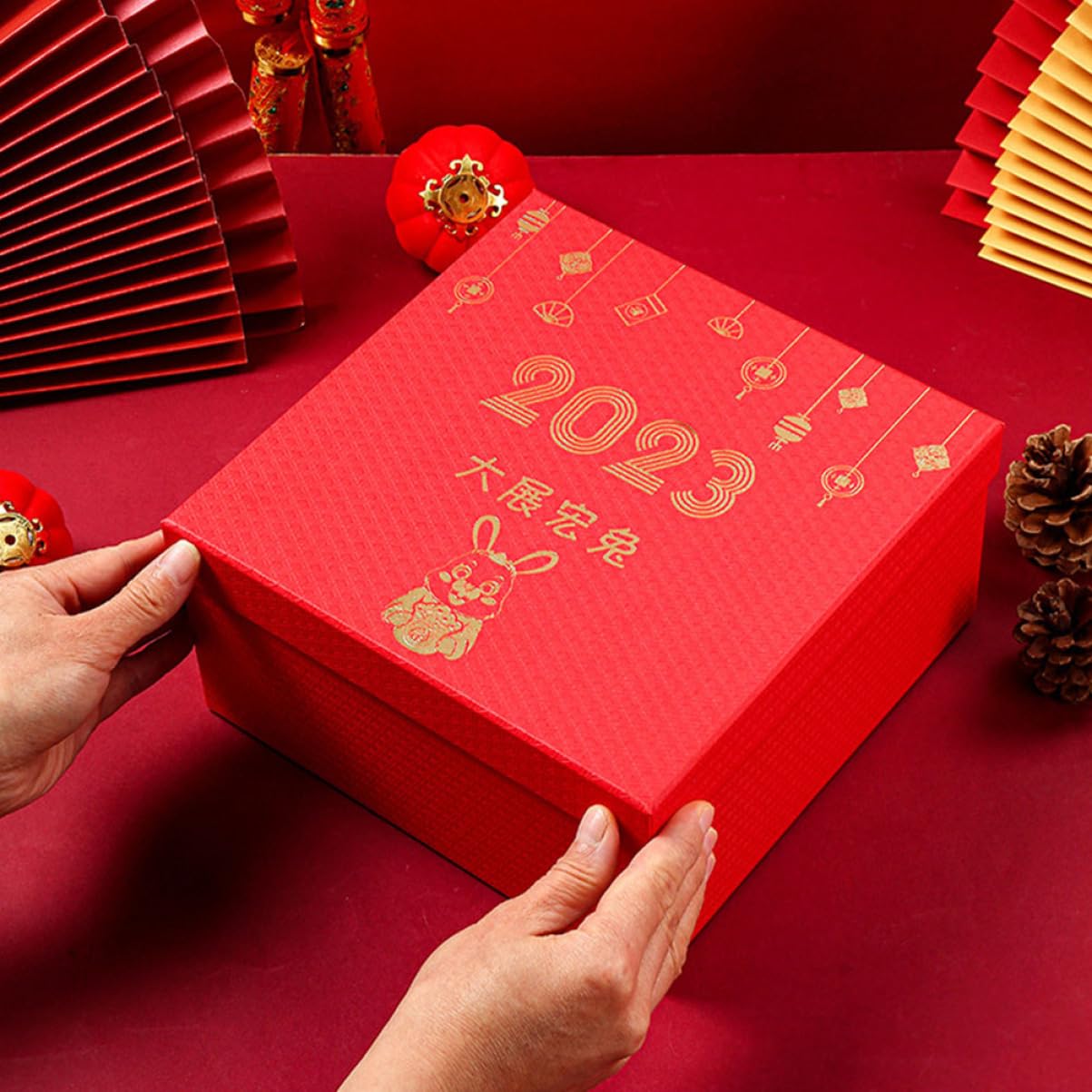 PRETYZOOM 3 Pz Confezione Di Capodanno 2023 Favore Decorazioni Dell'anno Caramelle Dell'anno Scatole Bianche Per Deposito Natalizio Adesivo Caramelle Anno Lunare Adornare Rosso Carta