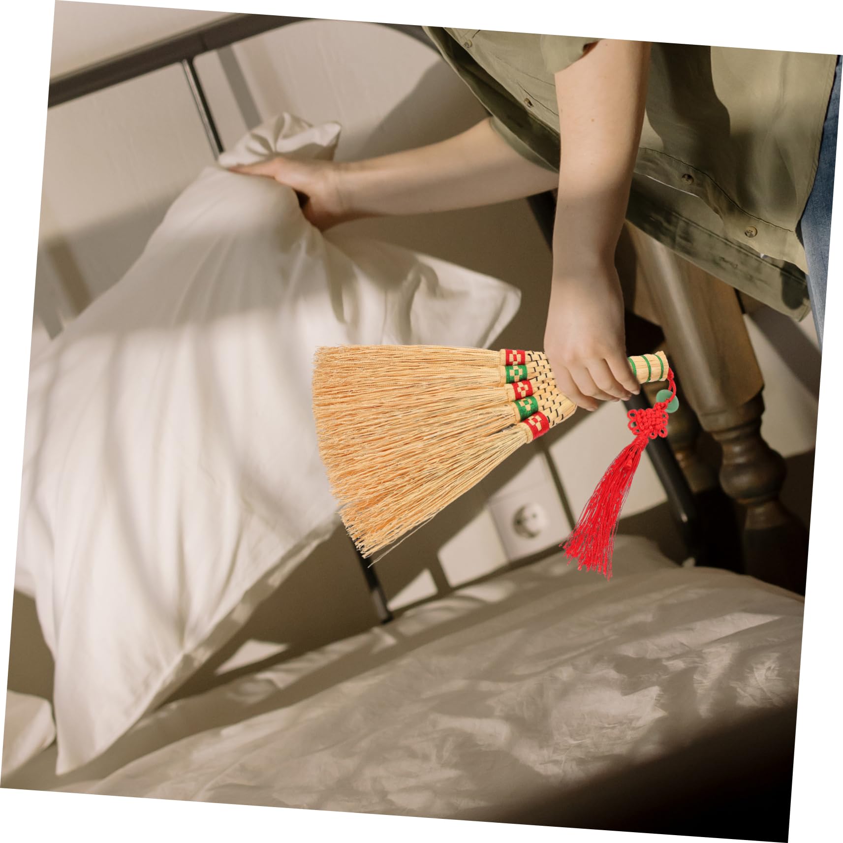 Yardenfun Handmade Woven Corn Broom for Cleaning Compact Desktop Dust Brush Chinese Style Short Handle Duster for Sofa Bed and Corners Ergonomic and Portable Cleaning Tool