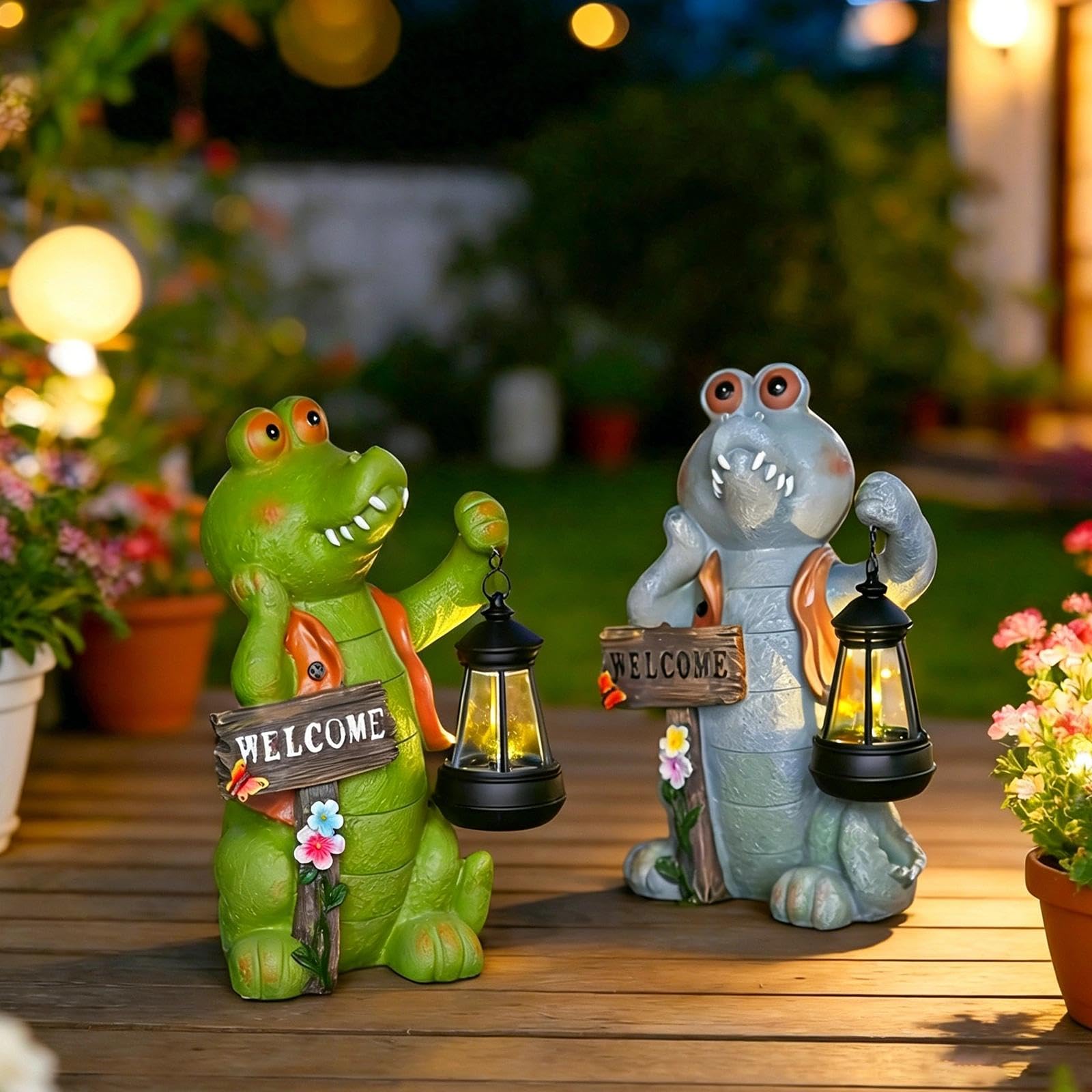 Solar Krokodil Gartenfigur,Niedliche Krokodilstatue mit LED Laterne,Lustiges Krokodil Figur mit Welcome Schild,Automatisch Wetterfest,Tierdeko für Außen Garten Rasen Terrasse Hof Balkon(Grau)