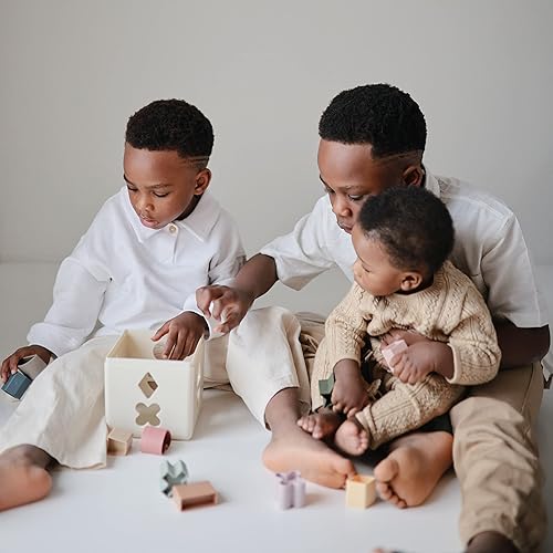 Miniatura 7 de mushie Caja de clasificación de formas (original) Juguete educativo de aprendizaje para niños pequeños con 12 formas Fabricado en Dinamarca (más