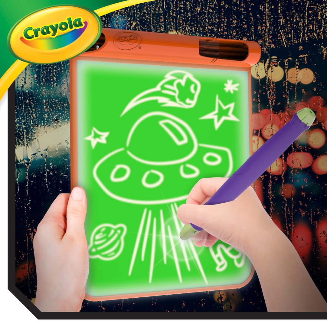 Amazon.com: Crayola Travel Glow Art Studio, Glow in The Dark Toys