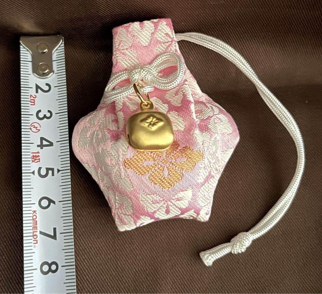 Amazon.co.jp: 伊勢神宮 内宮 開運鈴守 御守り 巾着型 桃色 お守り