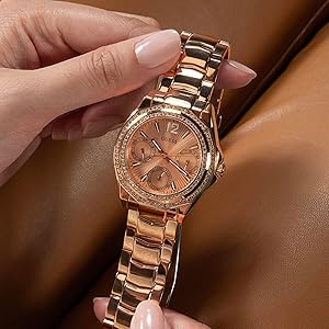 GUESS Ladies Watch ローズゴールドクリスタル Amazon.com: GUESS Rose Gold-Tone and Crystal Multifunction