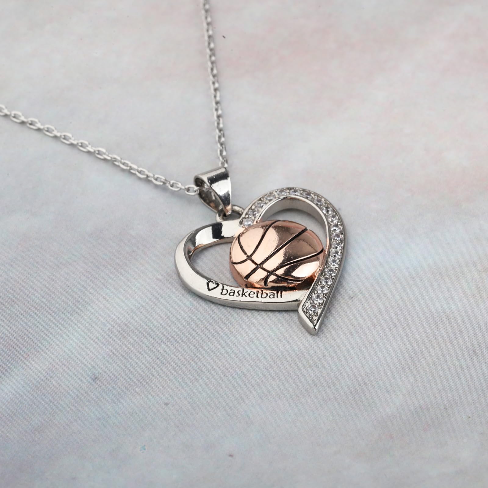 BNQL Collier de basket-ball pour femme, cadeau pour les amateurs de basket-ball, les joueurs, les entraîneurs d'équipe, bijoux de basket-ball pour filles