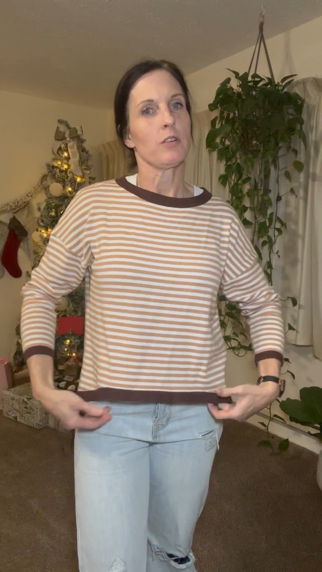Nice lightweight sweater. Size up one for the oversized look.