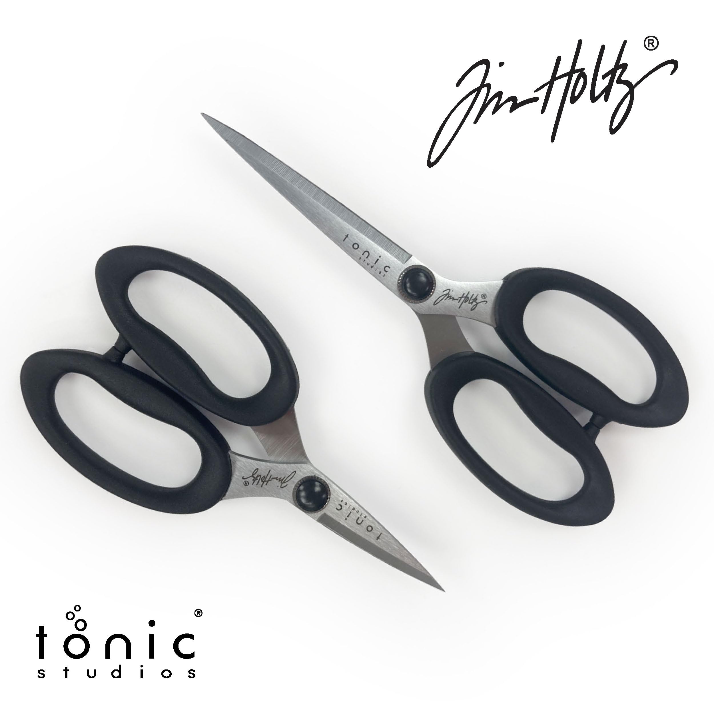 Tonic Studios - Paquete de tijeras de mercería Tim Holtz - Incluye tijeras recubiertas de titanio de 5 y 6 pulgadas con latas de almacenamiento estampadas