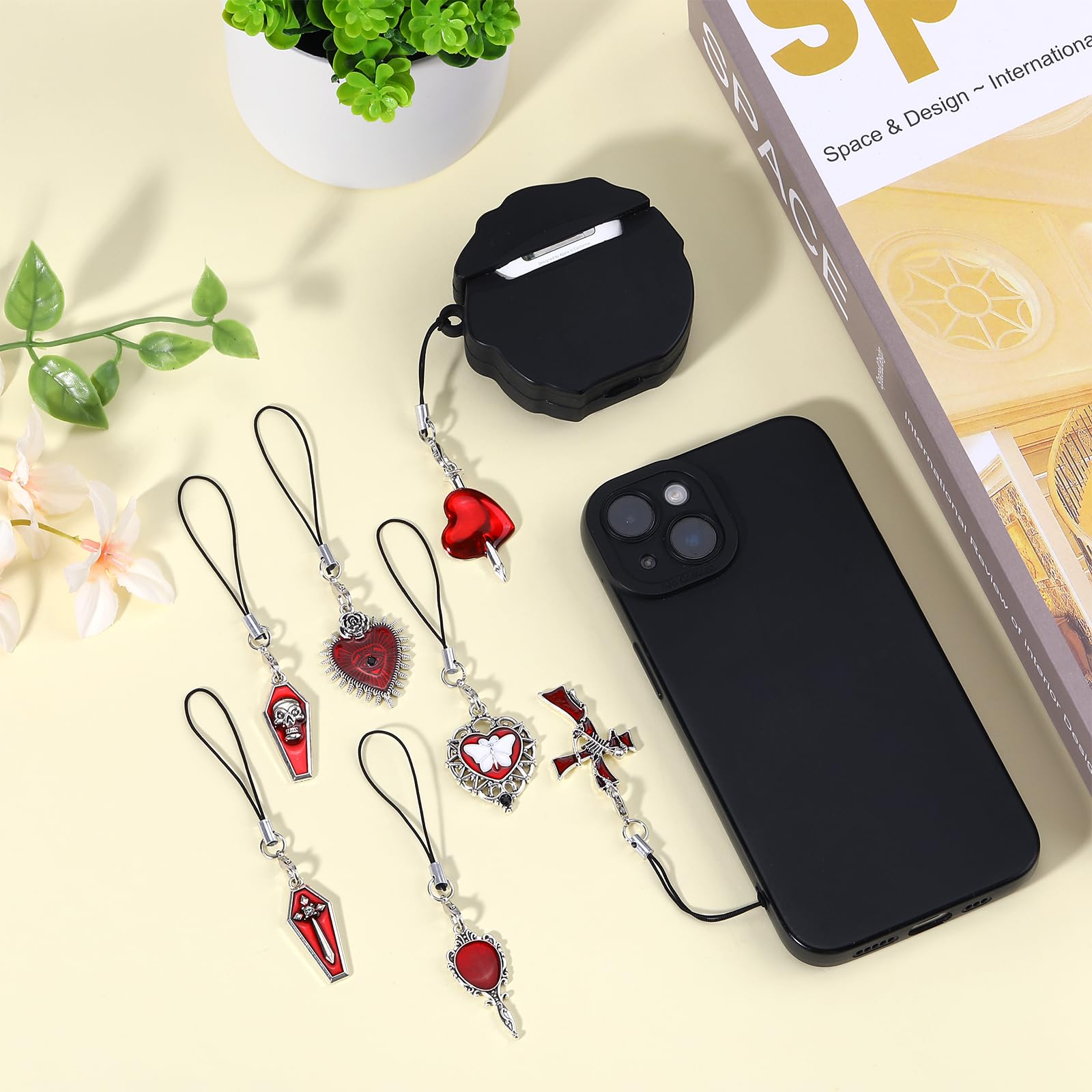BEEFLYING 7Pcs Mignons Charms pour Téléphone Portable, Sangles de Charme de Cœur Gothique Kawaii pour Halloween,Pendentifs Esthétiques Y2K pour Téléphone Sac Porte-Clés Appareil Photo et Portefeuille