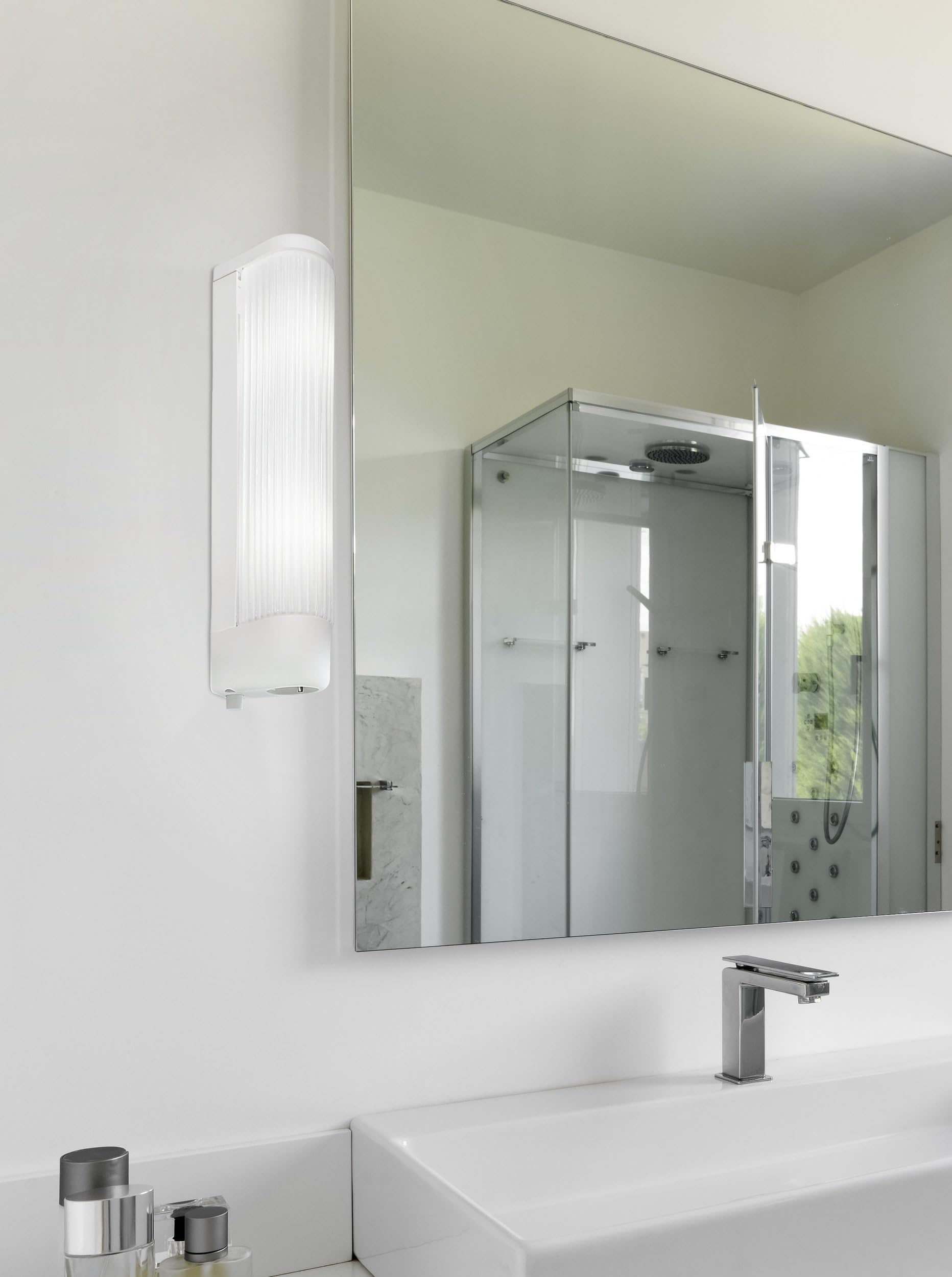 Eglo Bari 1 Lámpara de pared, aplique de espejo de 2 focos con enchufe e interruptor, aplique de pared de cristal y plástico blanco, lámpara de espejo con casquillo E14, longitud 35 cm
