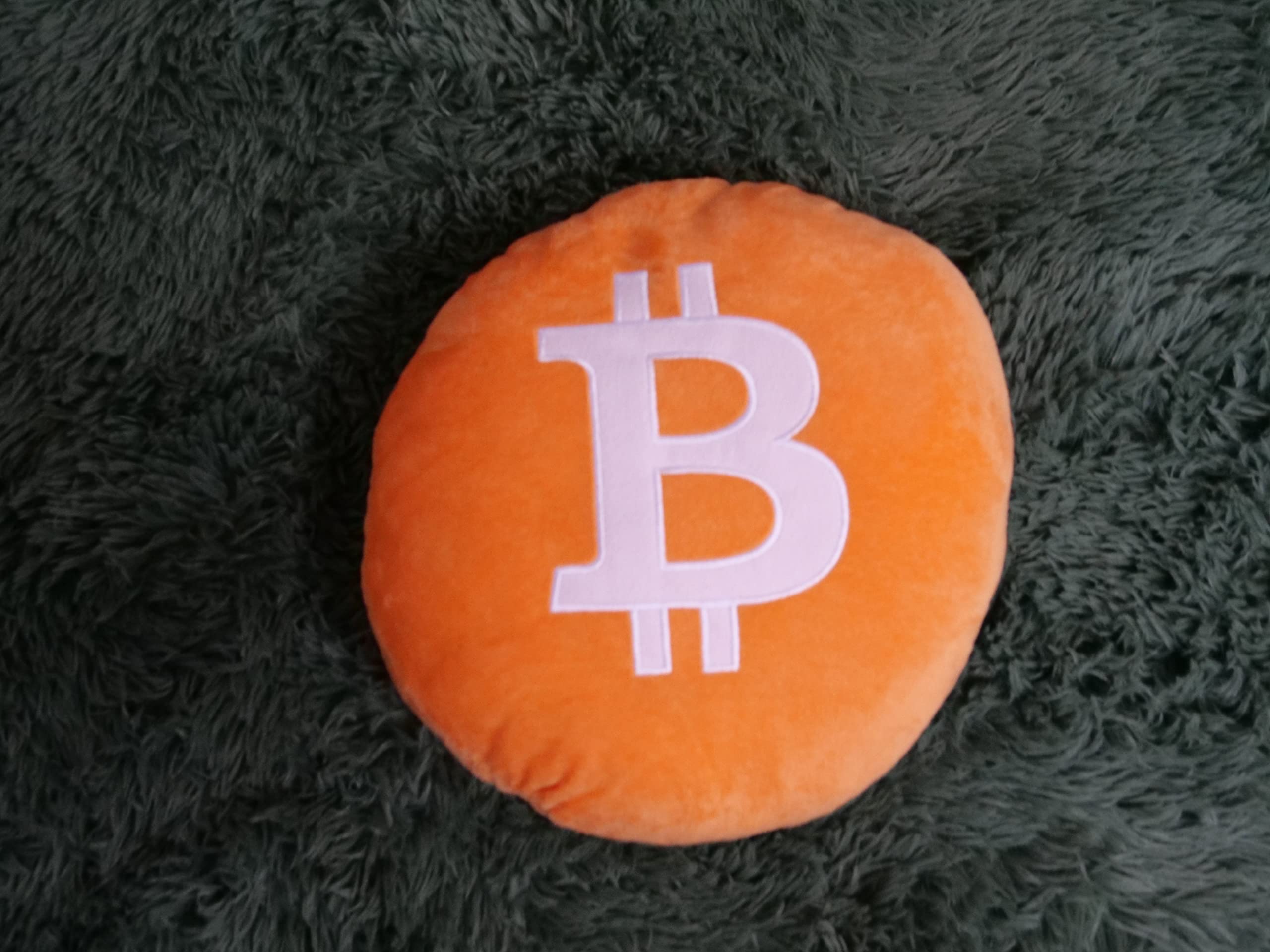 Amazon｜BitcoinMerch.com - オレンジビットコイン(BTC) 丸みを帯びた楕円形のぬいぐるみ枕 刺繍ロゴ付き 暗号通貨装飾｜枕  オンライン通販