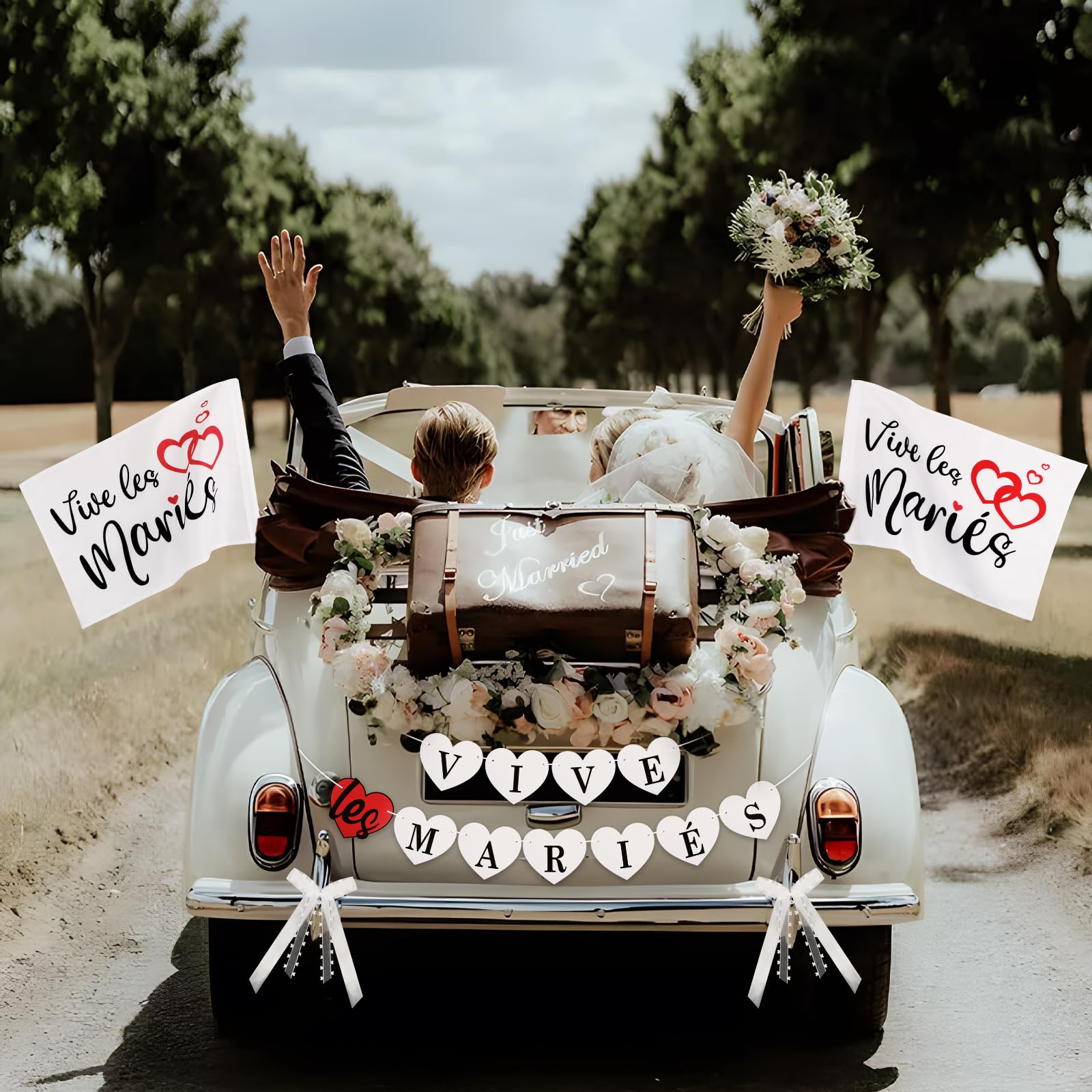2pcs Drapeau pour voiture imprimé Vive Les Mariés +Bannière Vive Les Mariés Banderole de Mariage en Forme de Coeur + 10pcs Nœuds Blancs avec mini Cœurs Decorative Decoration pour Mariage