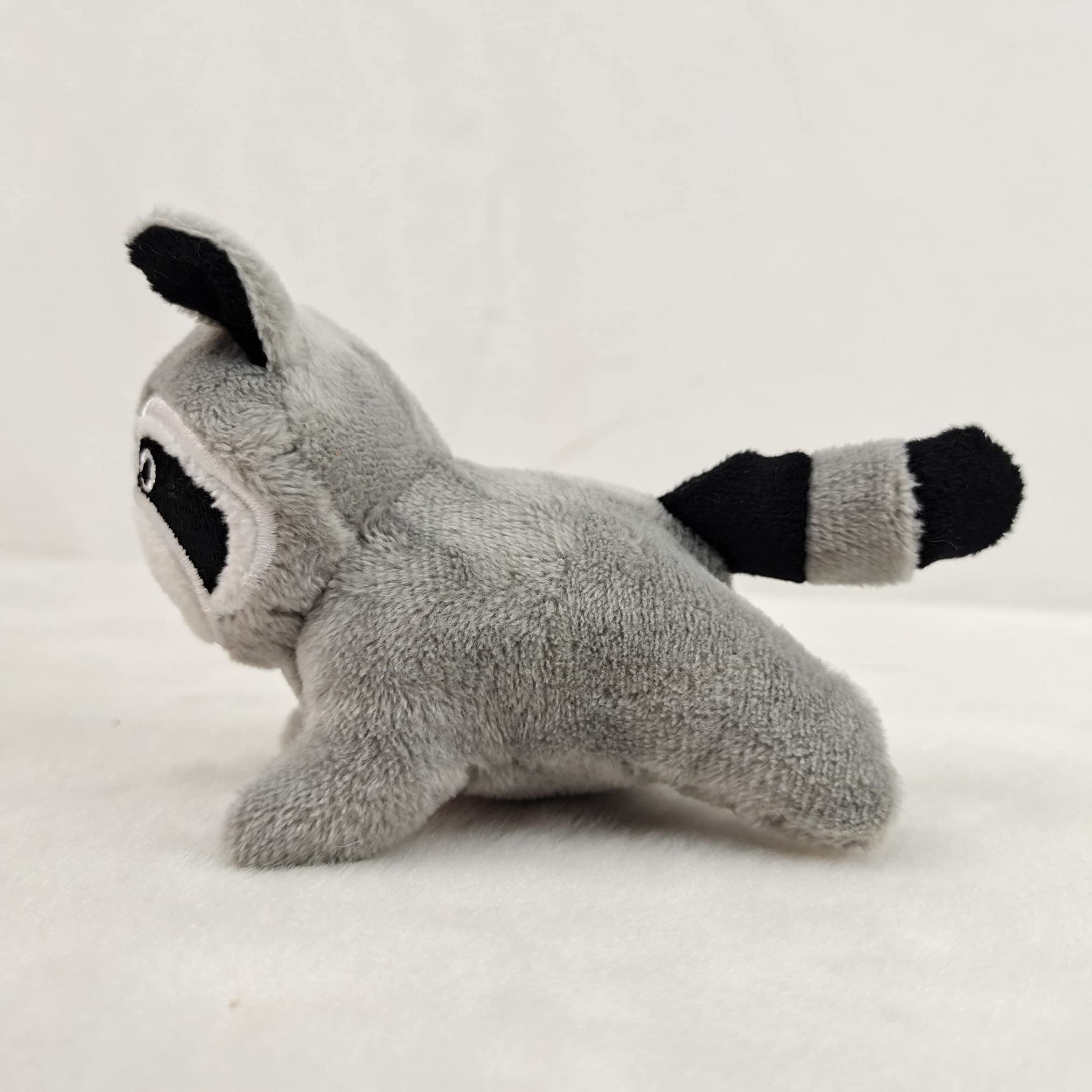 Juguete de mapache para perros, árbol de juguete para perros con juguetes de peluche para ocultar y chirriar, juguete para perros pequeños y medianos. (Paquete de 3: animales de repuesto, mapache)