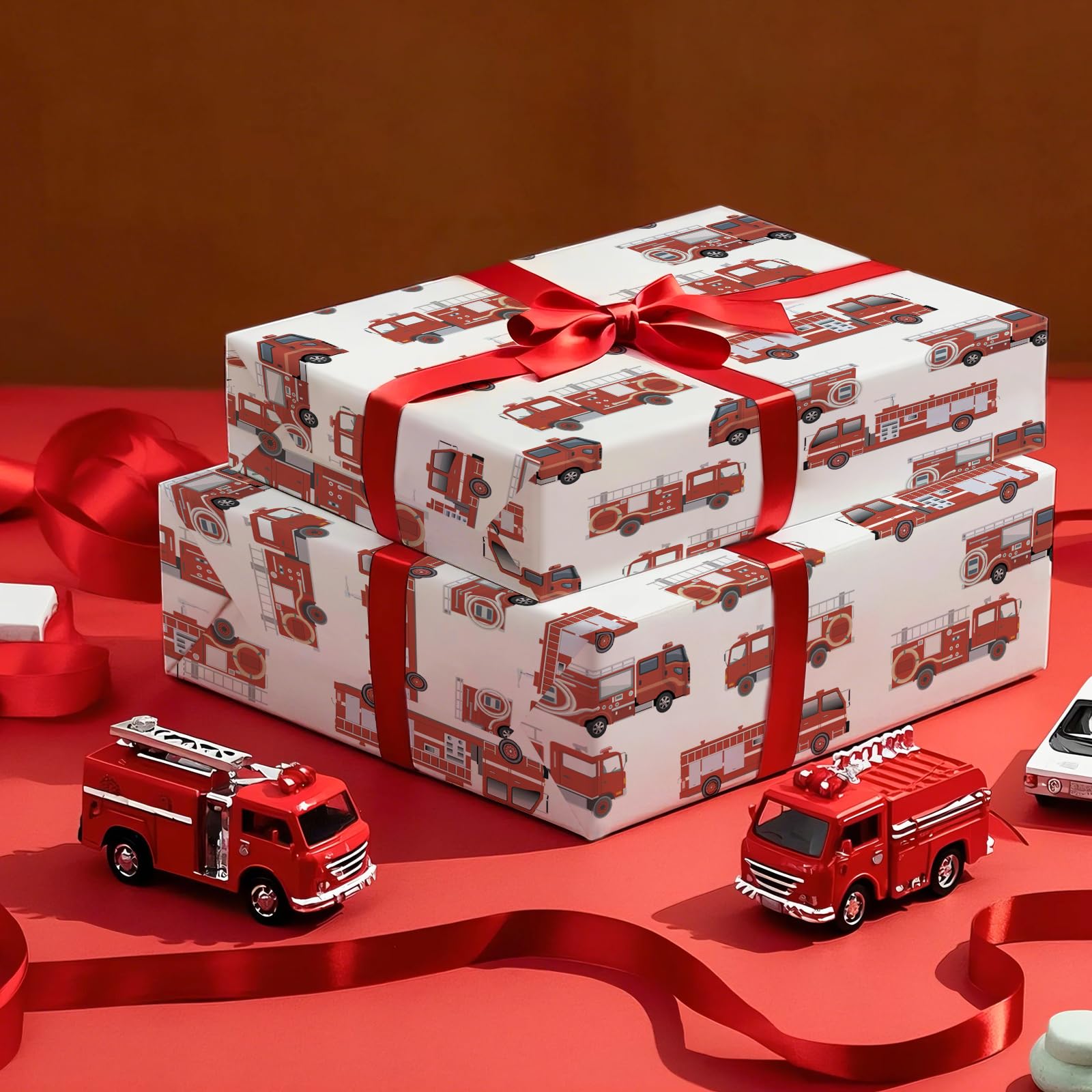 WRAPAHOLIC Rolka papieru do pakowania wozu strażackiego - mini rolka - 43 cm x 40 cm - czerwony papier do pakowania samochodu strażackiego, idealny na urodziny dzieci, chłopców, baby shower
