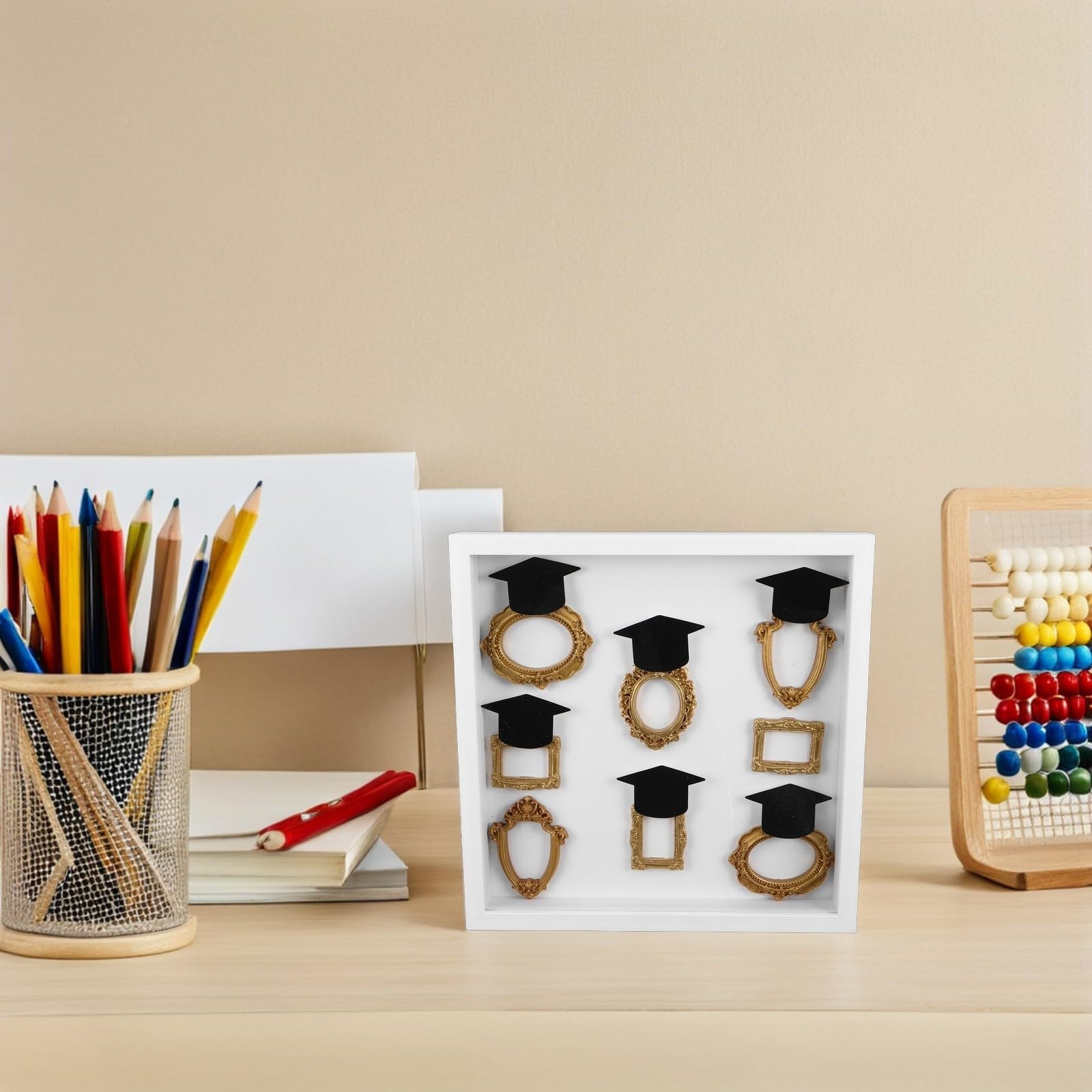Selbstgemacht Miniatur Schattenbox mit 8 Rahmen und 6 Hüten, Weiß