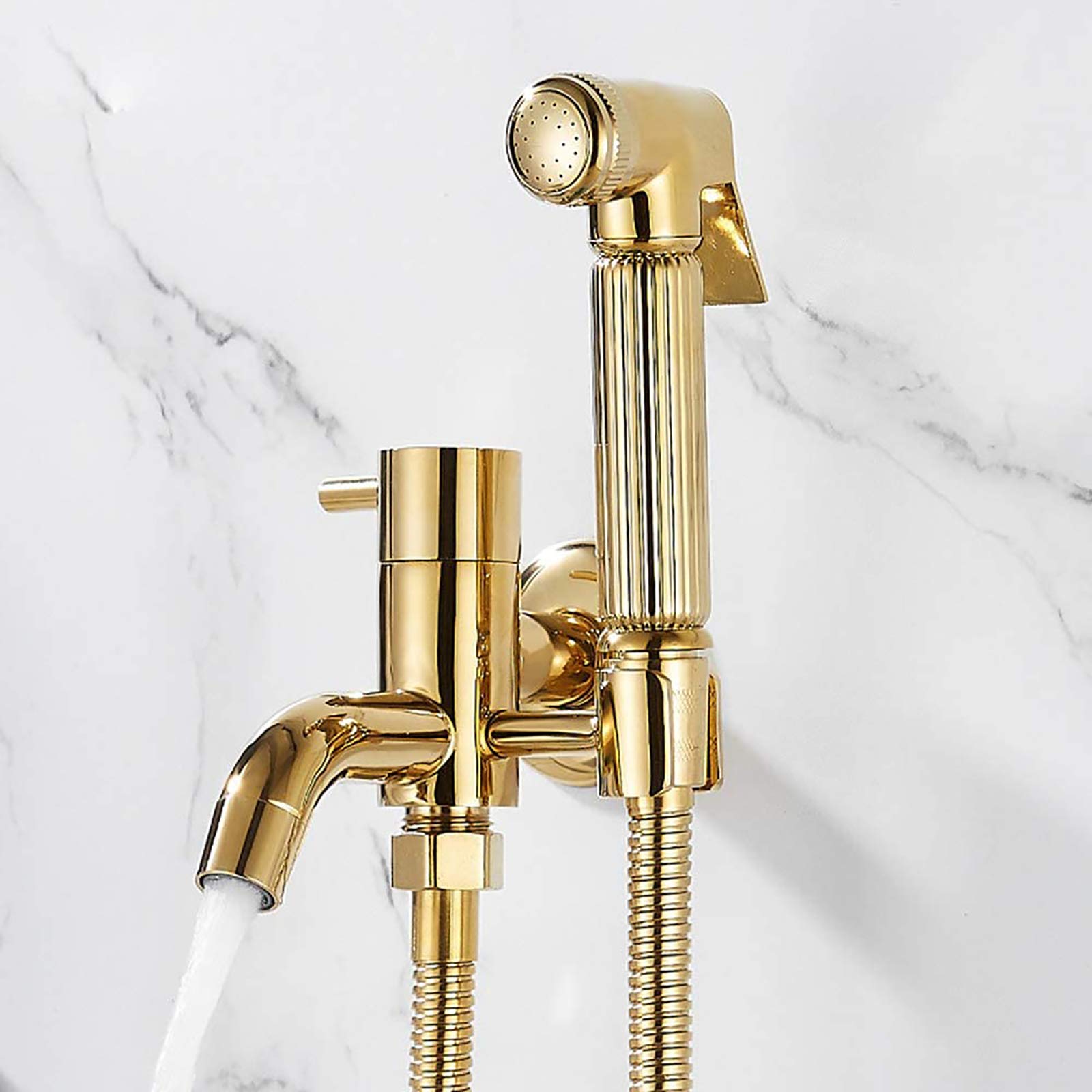 Handheld Bidet Sprayler do toalety z zimną wodą, tytanowe złotą łazienkę Zestaw rozpylacza pieluszki mosiądz mosiężne bidet Zestaw opryskiwaczy z wąż prysznicowy do higieny osobistej LWX