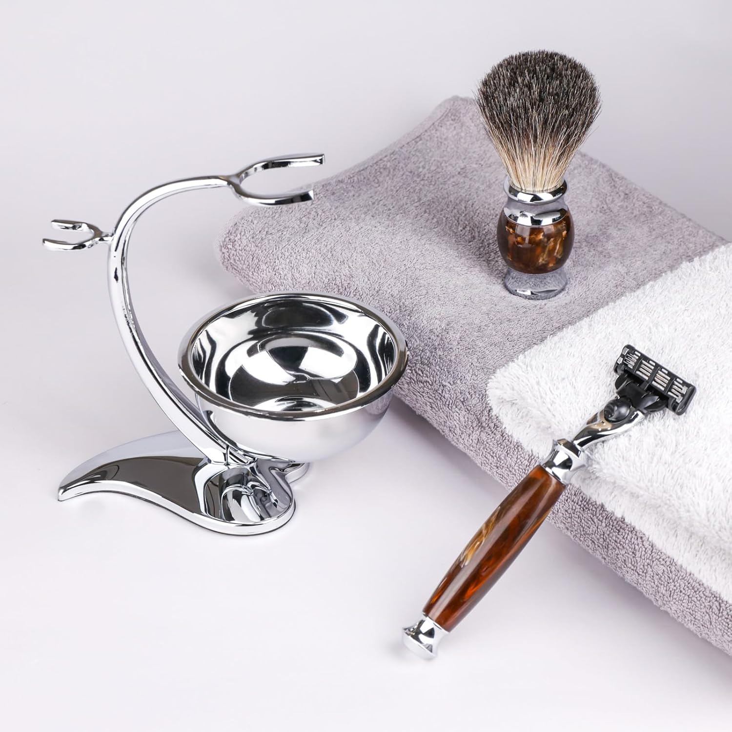 Luxury 3-Blade Safety Razor Kit for Men - Wet Shaving Set with Manual Shaver,Heart Shape Magnetic Stand Holder,Badger Brush & Lather Bowl,Ideal Holiday Gift for Men,Dad