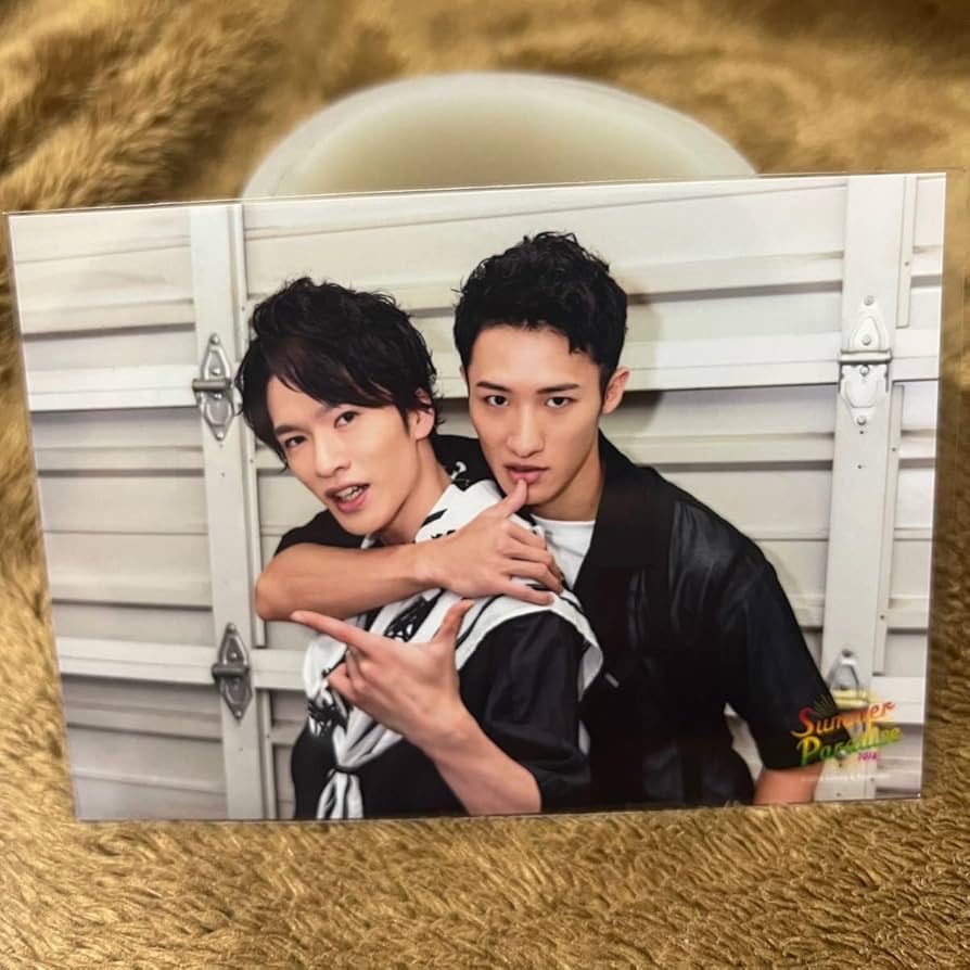 Amazon.co.jp: SnowMan フォトセ 岩本照 深澤辰哉 : ホーム