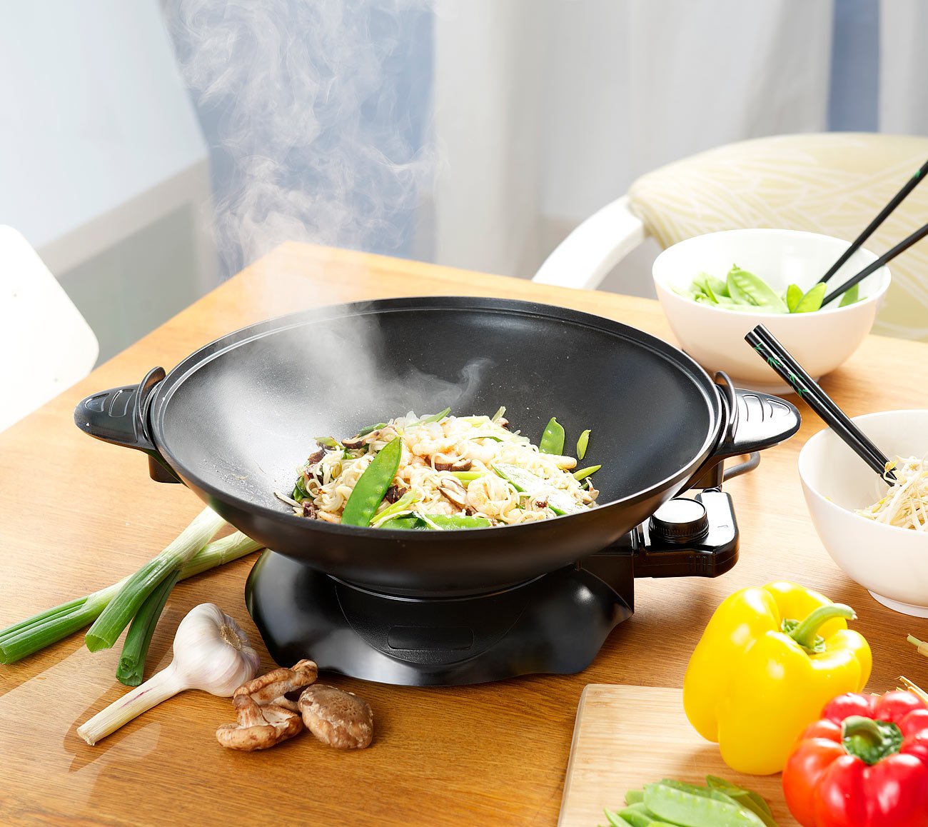 Rosenstein & Söhne Elektro Wok: Elektrischer Wok mit Thermostat, antihaftbeschichtet, 1.500 W, 5,1 l (Elektrische Pfanne, Pfanne elektrisch, Topf)