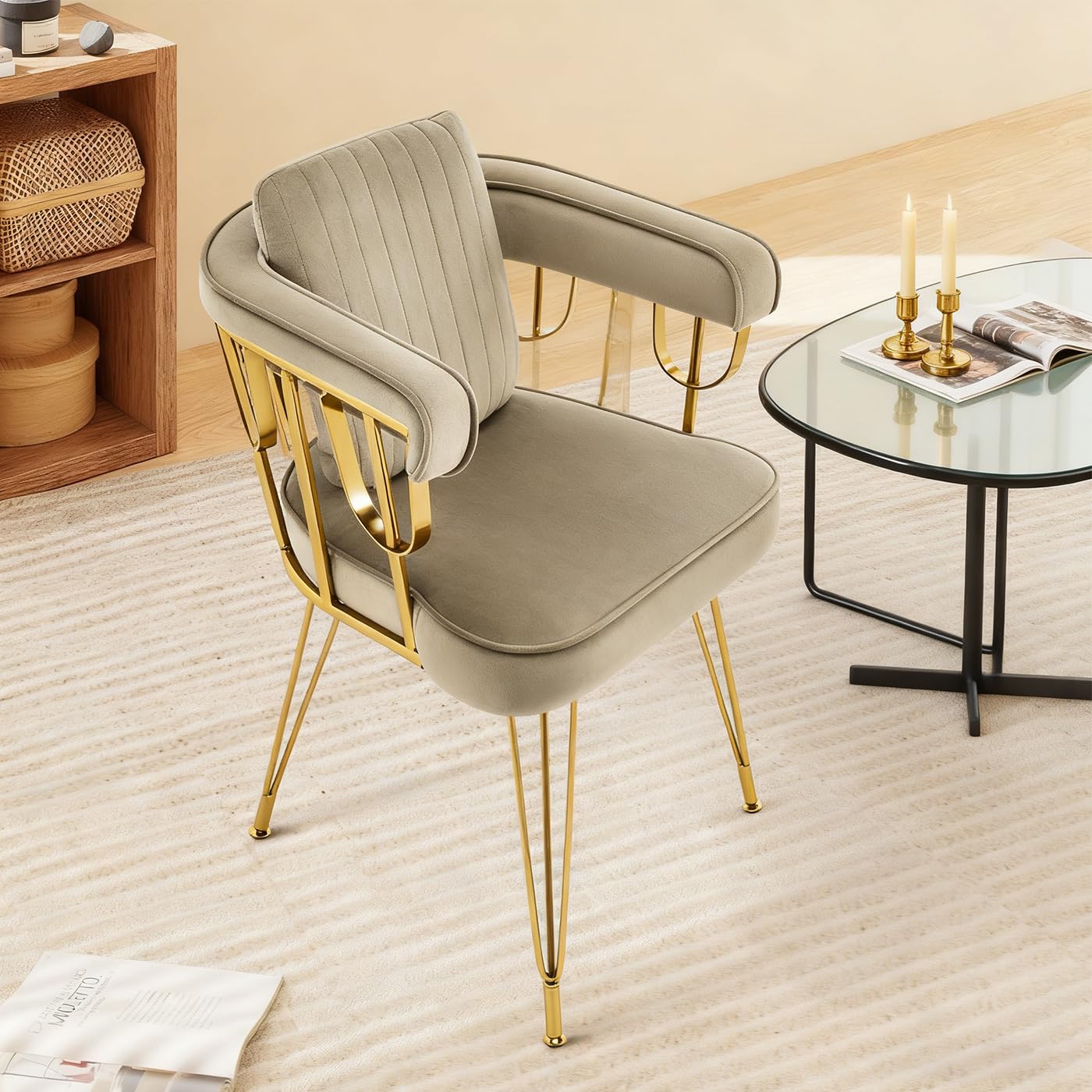 Hellove Chaise Coiffeuse Velours avec Accoudoirs, Fauteuil Salon Métal Doré – Vanity Chaise Moderne pour Chambre à Coucher, Salle à Manger, Coussin Décoratif Inclus, Brun