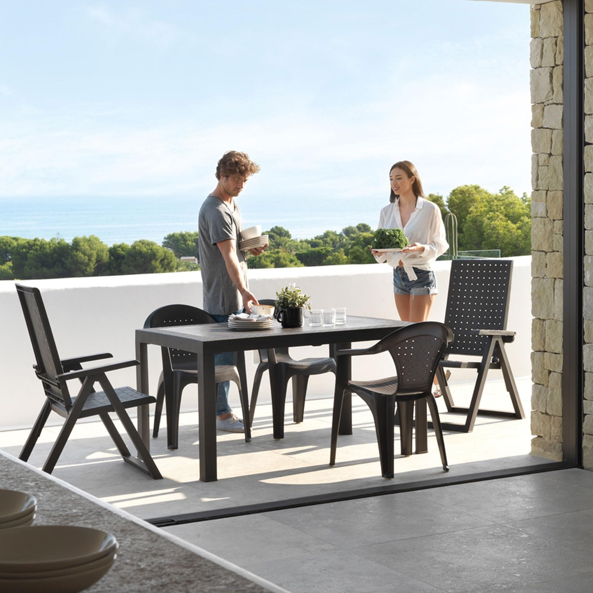 Shaf – Mesa Dream de Jardín y Terraza 140 cm – Mesa de Exterior e Interior – Plástico Reciclado Resistente a Rayos UV – No Requiere Montaje – Diseño Moderno – Color Wengue