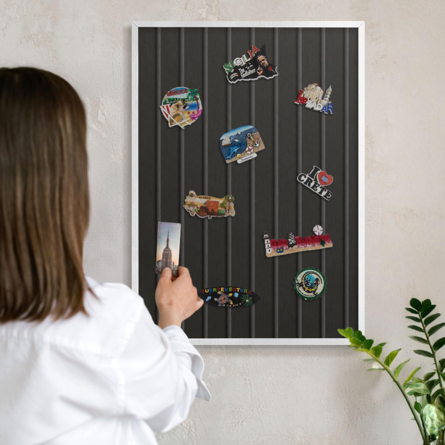 Tablero Imanes de Viaje 70x50 cm | Marco Blanco | Paneles de textura | Montaje Vertical y Horizontal | para Casa, Cocina y Oficina | Decoración de Pared | Superficie Metálica