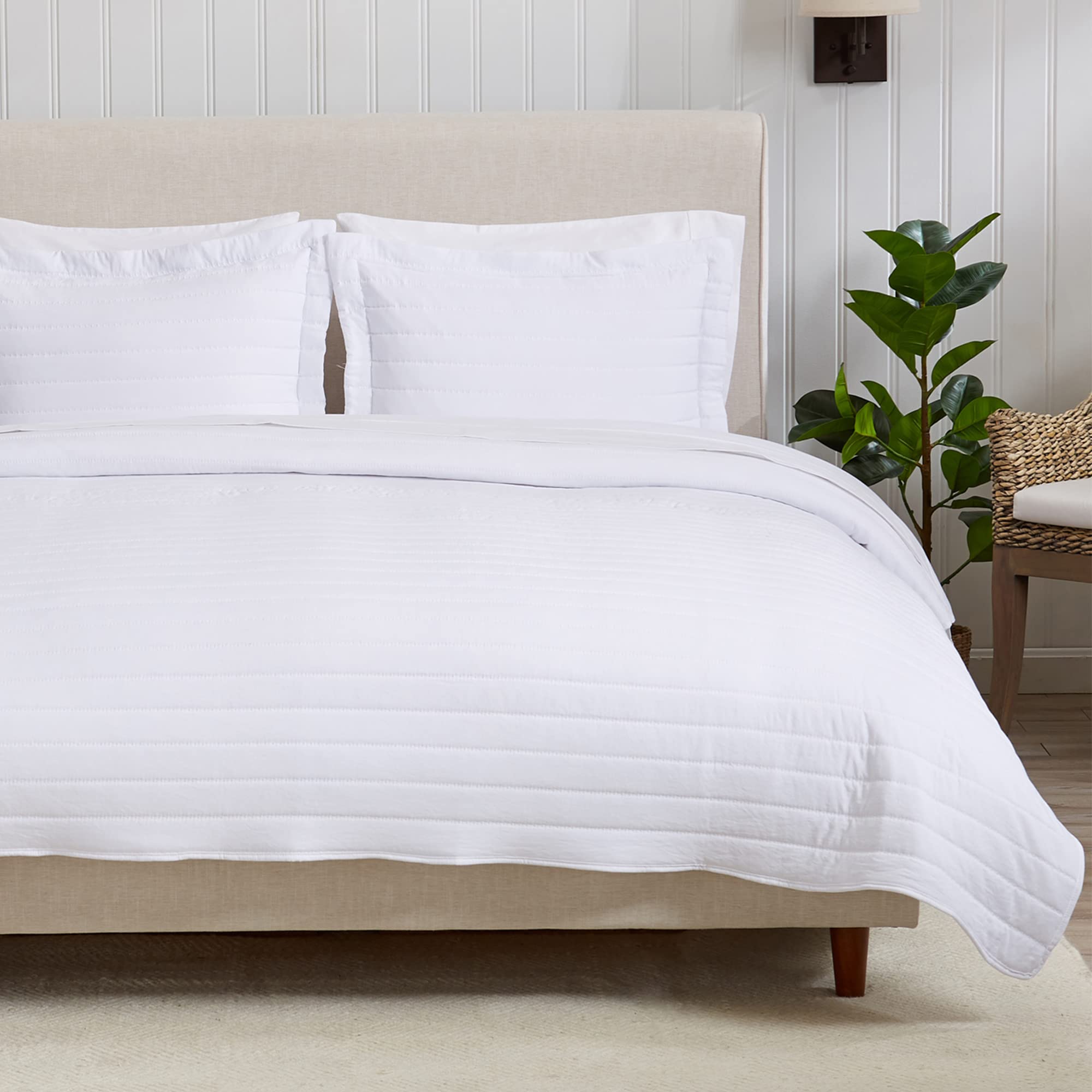3-Piece Channel Stitch King Quilt Set with Shams. White Modern Lightweight Bedspread Bedding Set. Vi
