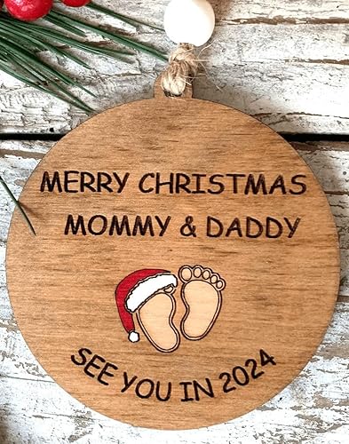 Adorno para árbol de Navidad con texto en inglés «See You in 2024», «Merry Christmas Mommy and Daddy See You in 2024», regalos para futuros padres,