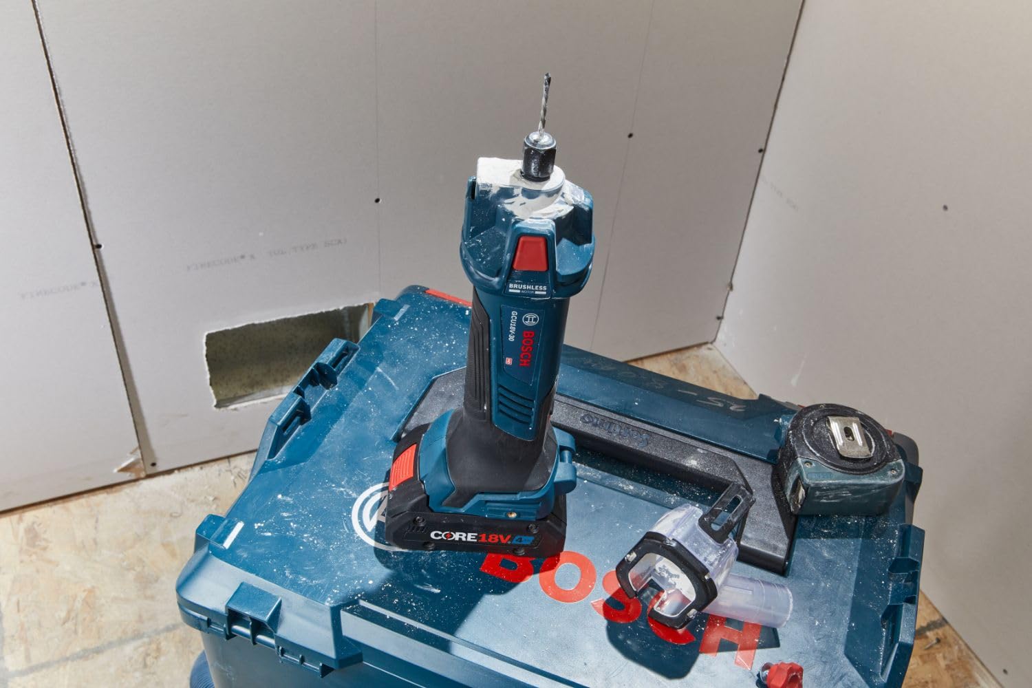 BOSCH GCU18V-30N Outil de découpe sans fil pour cloison sèche sans balais 18 V (outil nu)