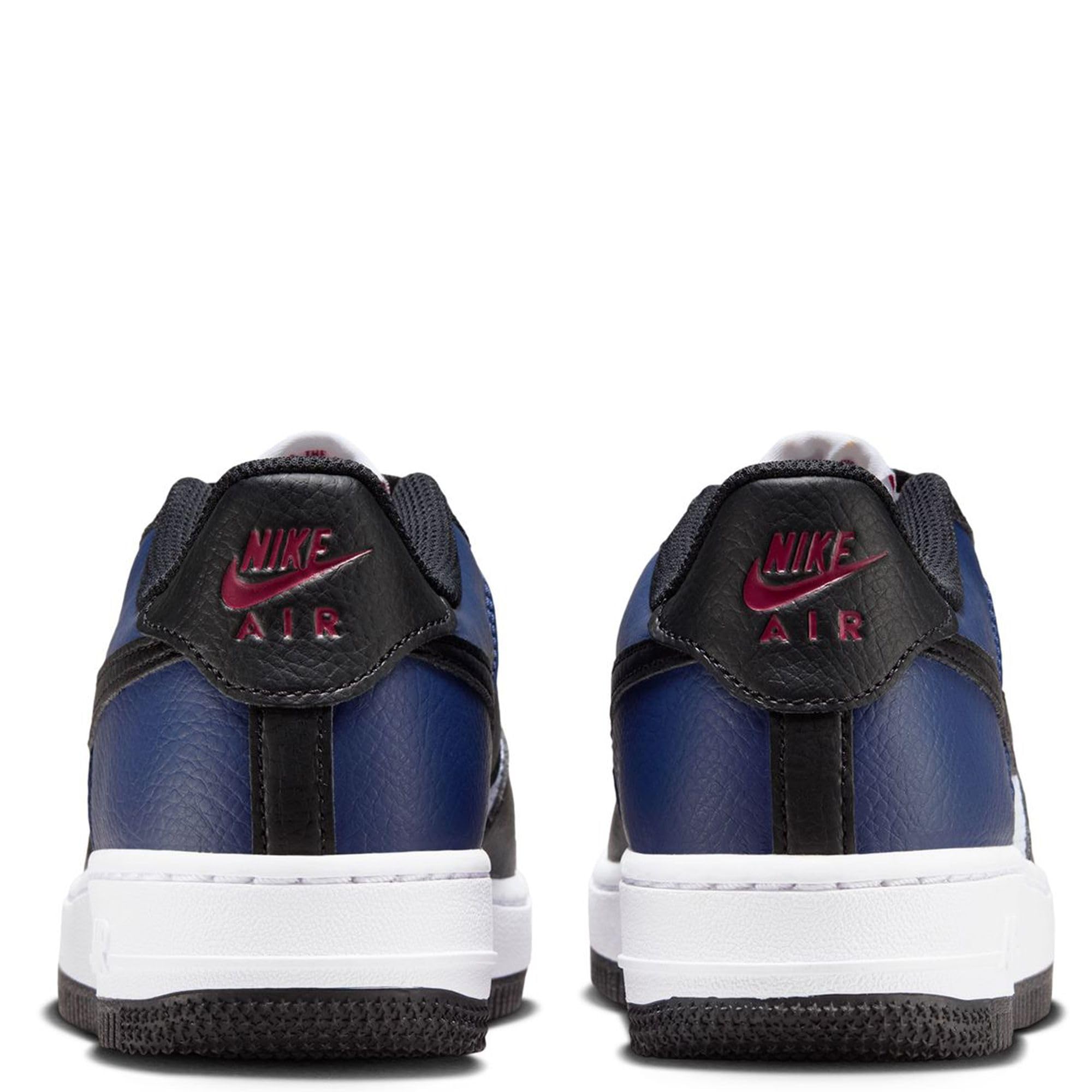 Nike Air Force 1 HJ9201-400 buty sportowe dziecięce, granatowe/białe | Legendarna amortyzacja powietrza i wytrzymałe materiały zapewniają długotrwały komfort na co dzień.