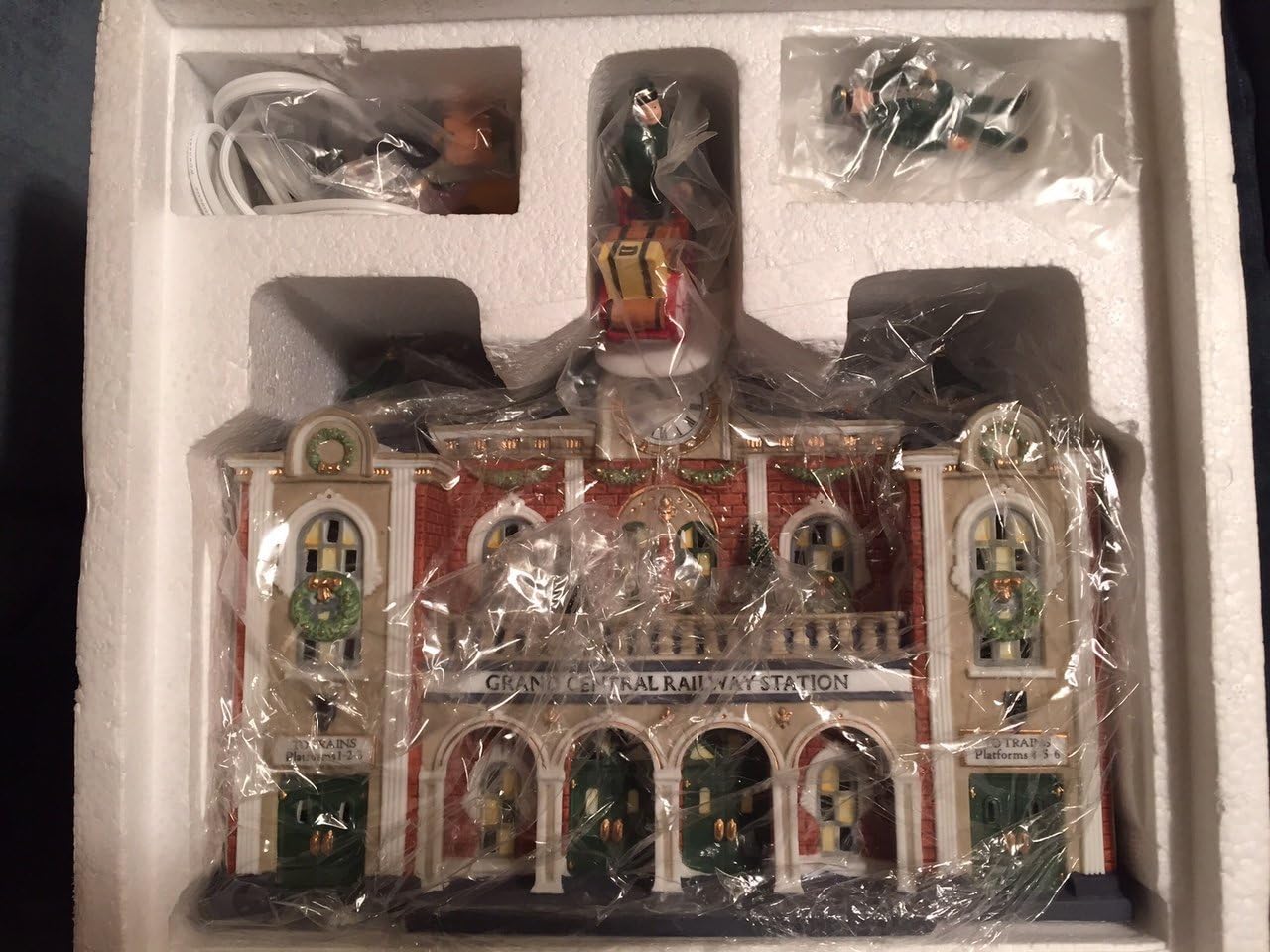 Department 56 Heritage Village Collection ; Christmas in the City Series ; Grand Central Railway Station #58881