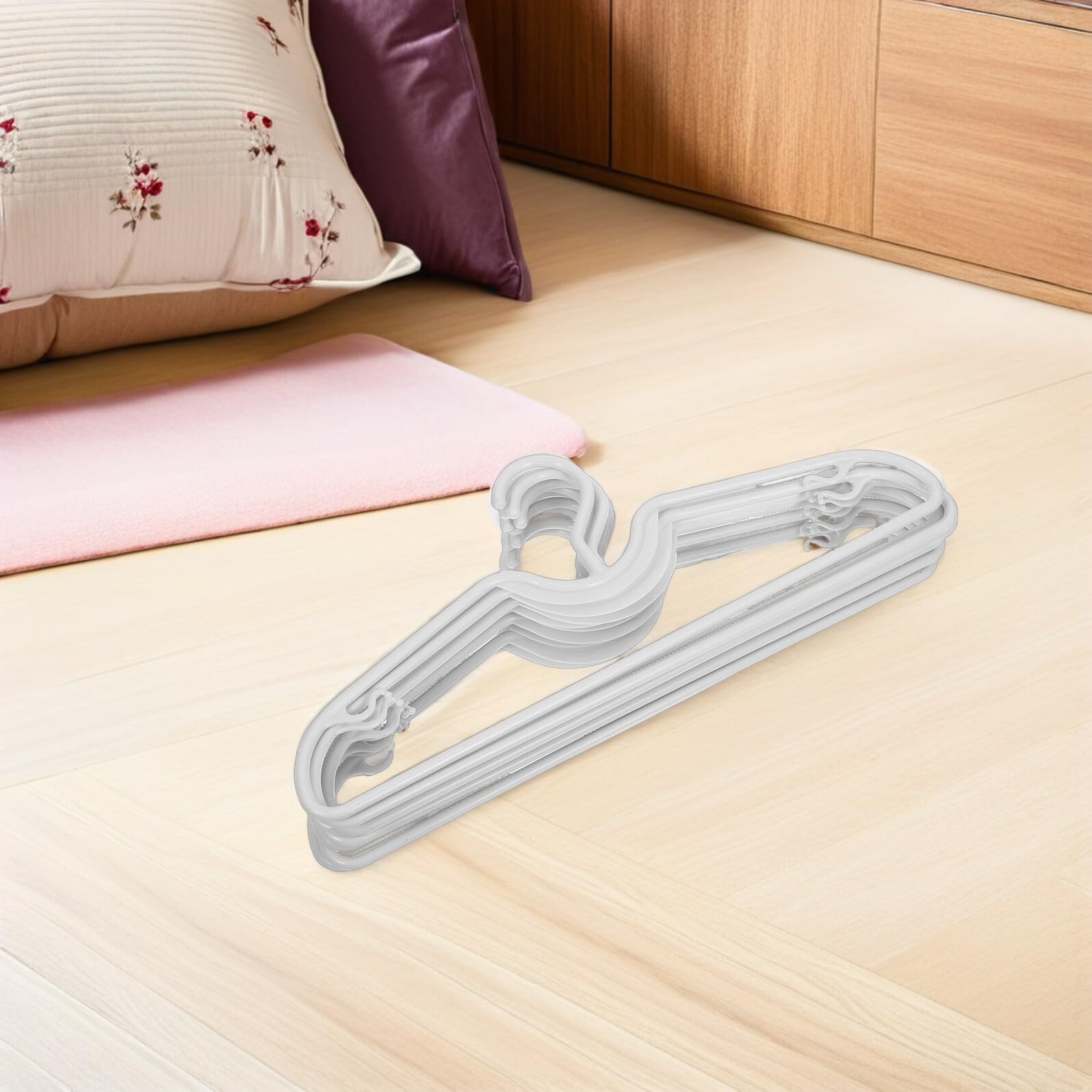 Toyvian 20 Pezzi Grucce a Collo Corto Antiscivolo in Plastica Bianca, Set Salvaspazio Doppi Ganci per Camicie, Maglioni e Pantaloni, Organizzatore Armadio per Uso Familiare e