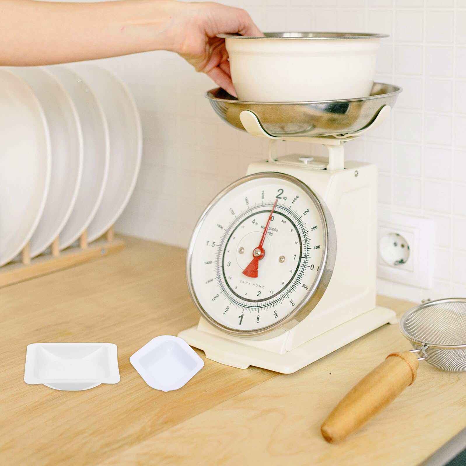 SHINEOFI 100 Stück Wägeplatten für Labor aus Kunststoff mit Abgeschrägten Kanten Praktische Laborwägetablett Wägeplatten für Pulver und Portable Laborwägeschalen