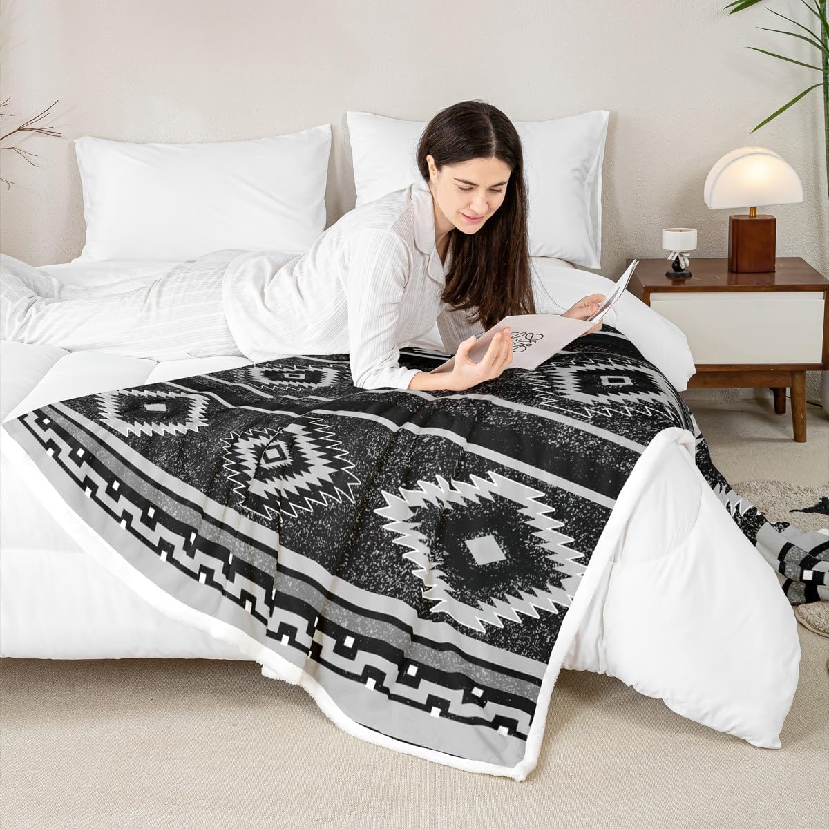 Feelyou Southwest Native American Design Sherpa Blanket Plush Fuzzy Southwestern Geometric Fleece Throw Blanket Throw 50"x60" Black Gray Boho Women Men Tribal Room Decor Soft