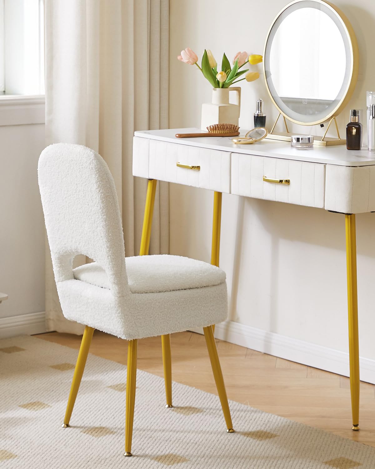 IBUYKE Chaise de Toilette de Rangement Compact avec Dossier Pliable, Ottomane carrée en Velours Teddy, Chaise de Maquillage pour Salon, 4 Pieds métalliques avec Patins Anti-dérapants, Blanc WBD027W