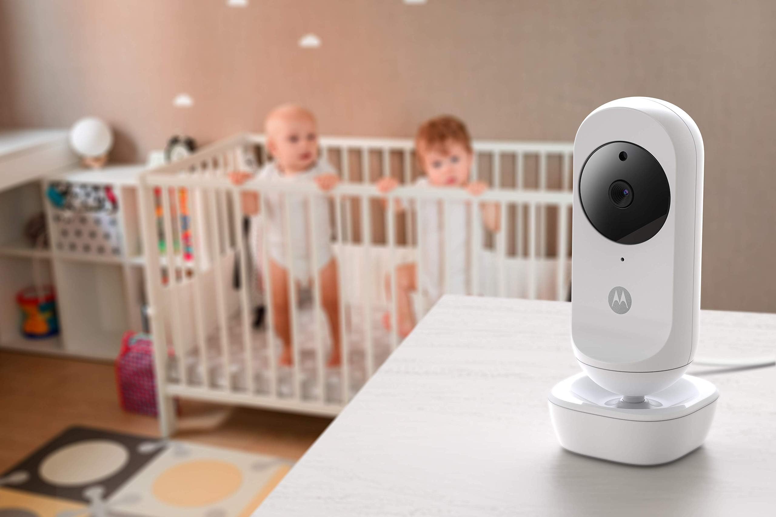 Motorola Nursery VM35-2/Ease 35-2 Baby Monitor con 2 Telecamere, Schermo da 5.0 pollici, Display a schermo diviso, Visione Notturna, Comunicazione Bidirezionale, Monitoraggio Temperatura, Bianco