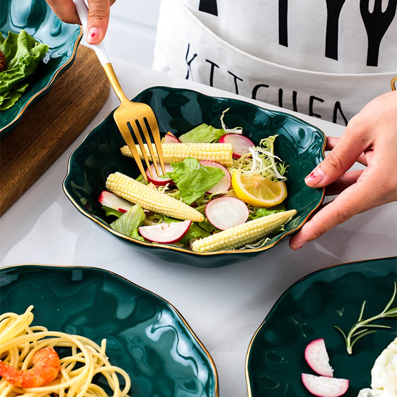 27-częściowy komplet zastawy stołowej z porcelany, zastawa stołowa dla 4 osób, zestaw naczyń z talerzami i miskami, nadaje się do kuchenki mikrofalowej i mycia w zmywarce