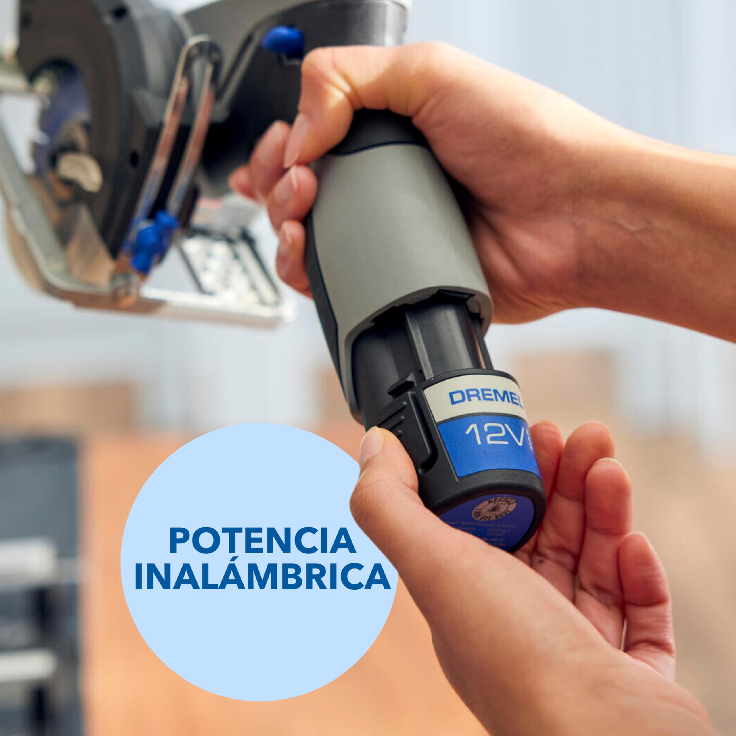 Dremel Blueprint Estación de Sierra Circular Portátil 12V Sin Escobillas con Estación de Trabajo 1x Disco Multimaterial, 1x Guia de Corte, 1x Adaptador de Polvo, 2x Gatos