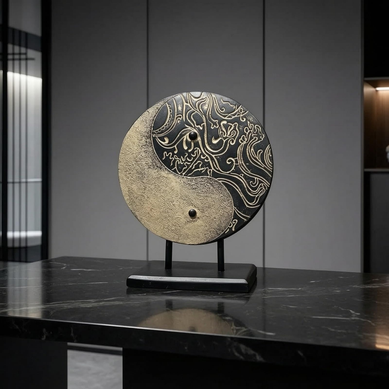 Colcolo Scultura Tai Decorazione da Tavolo Statuetta Yin Yang Arte Contemporanea Resina con Supporti Verticali Base Ebano Stabile Finitura Nera E Dorata